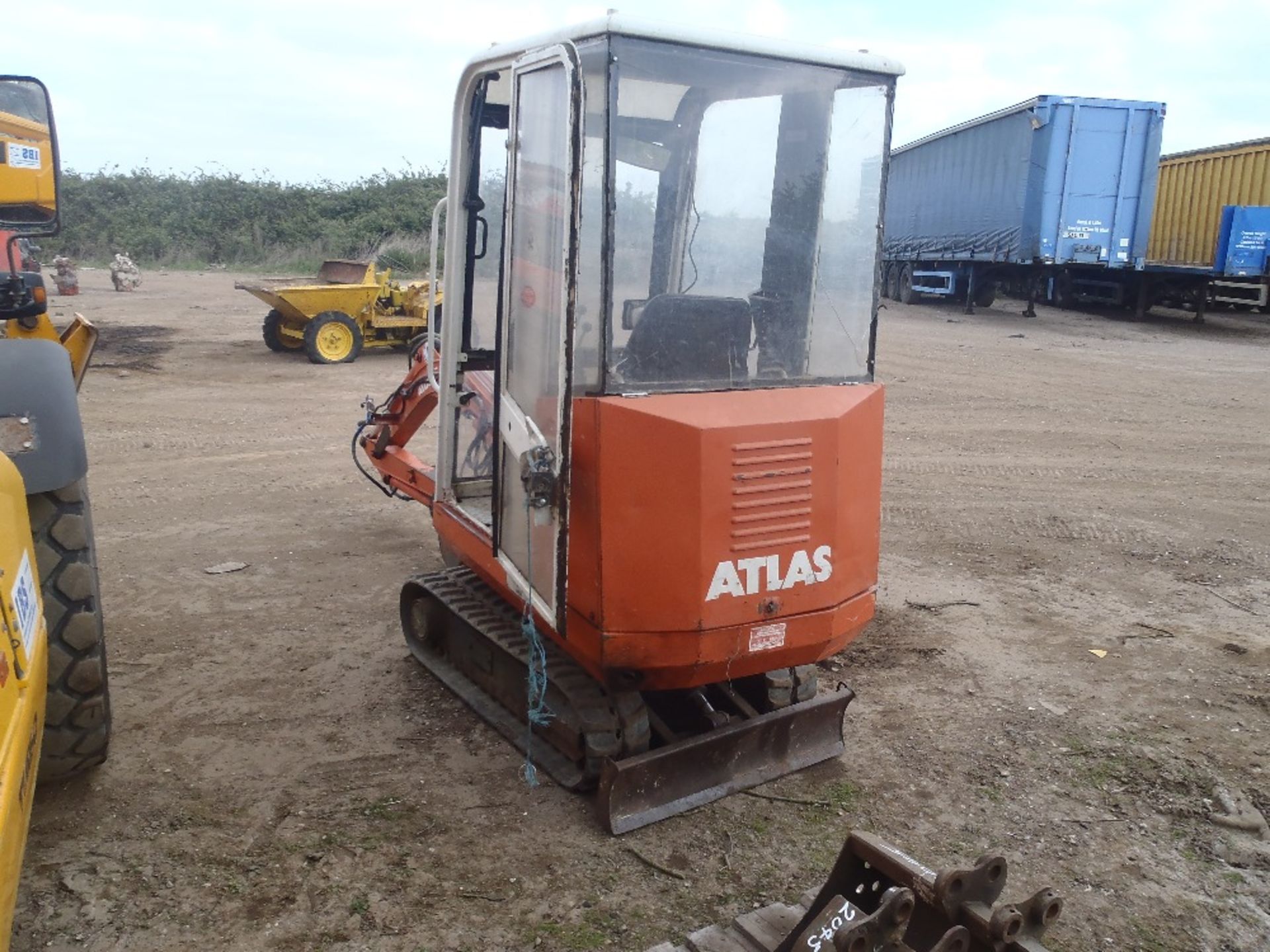 Atlas Mini Digger c/w 3 buckets - Image 4 of 7