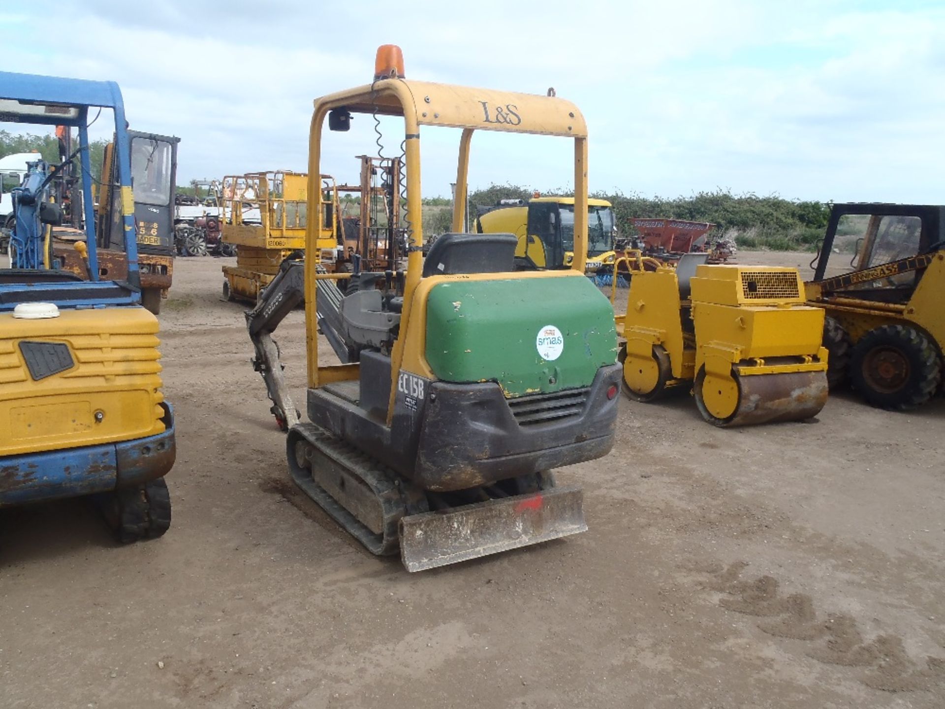 2004 Volvo EC15B XR 1.5 Ton Mini Digger Hours: 2547 - Image 5 of 8