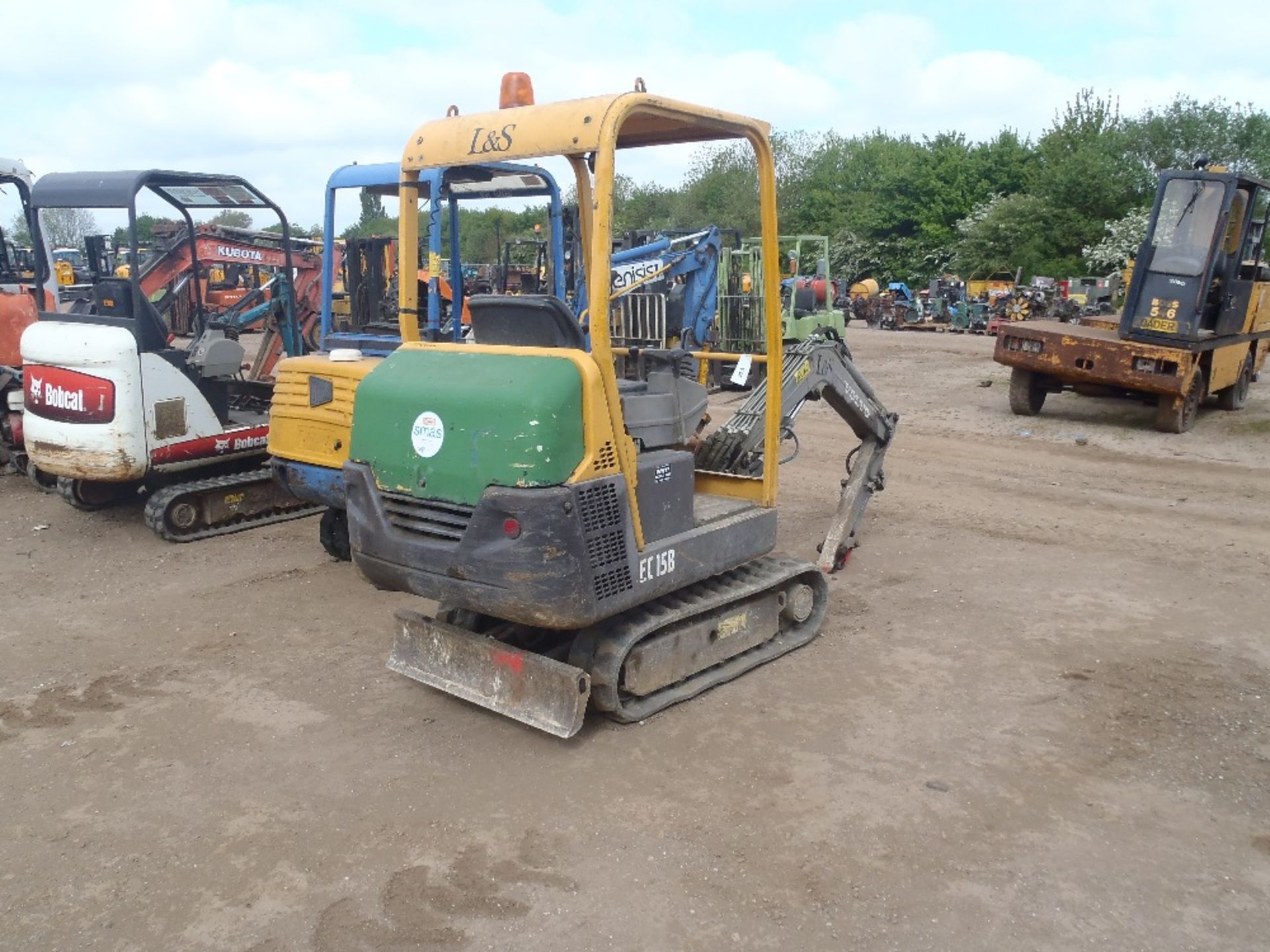 2004 Volvo EC15B XR 1.5 Ton Mini Digger Hours: 2547 - Image 4 of 8