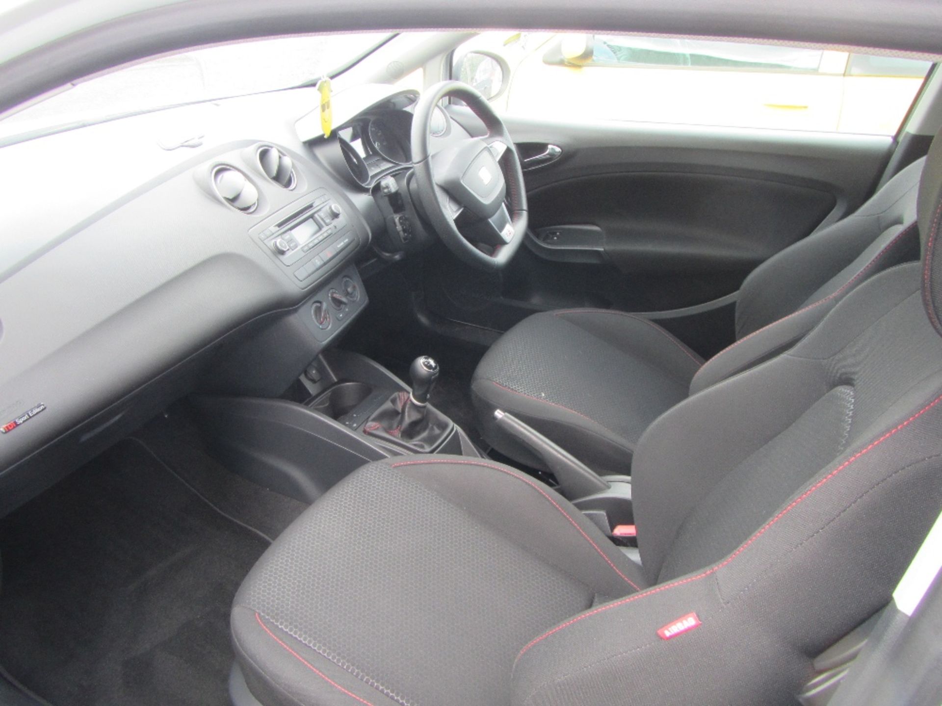 Seat Ibiza 1.6 ltr TDI Sport c/w 2 keys, 3 door hatchback & V5 Mileage: 12,250 MOT till 14/8/17 Reg. - Image 6 of 6