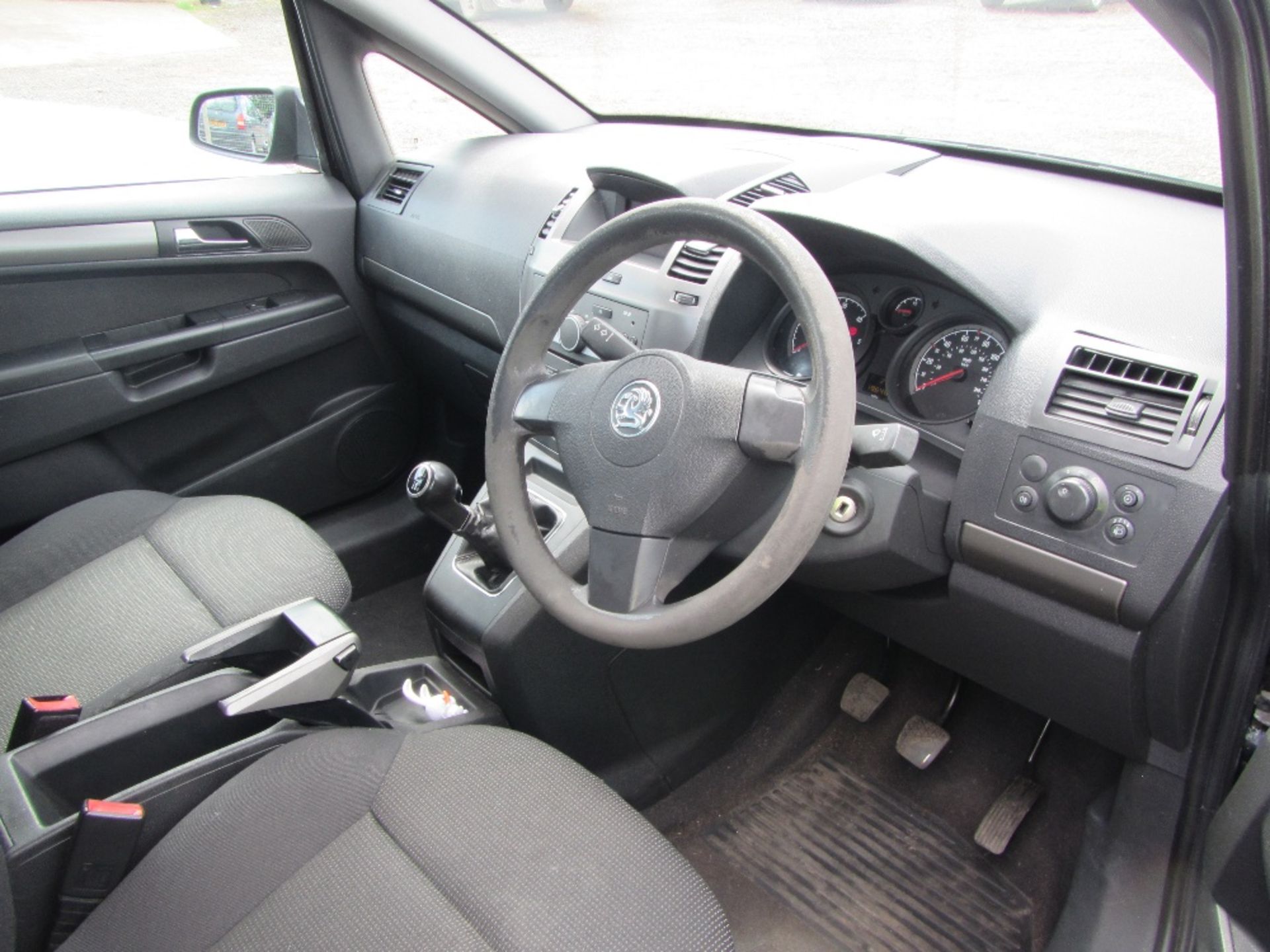 Vauxhall Zafira CDTI Diesel 1.9ltr c/w 6 speed gearbox, 7 seats & V5. Black Mileage: 196,485 MOT - Image 7 of 8