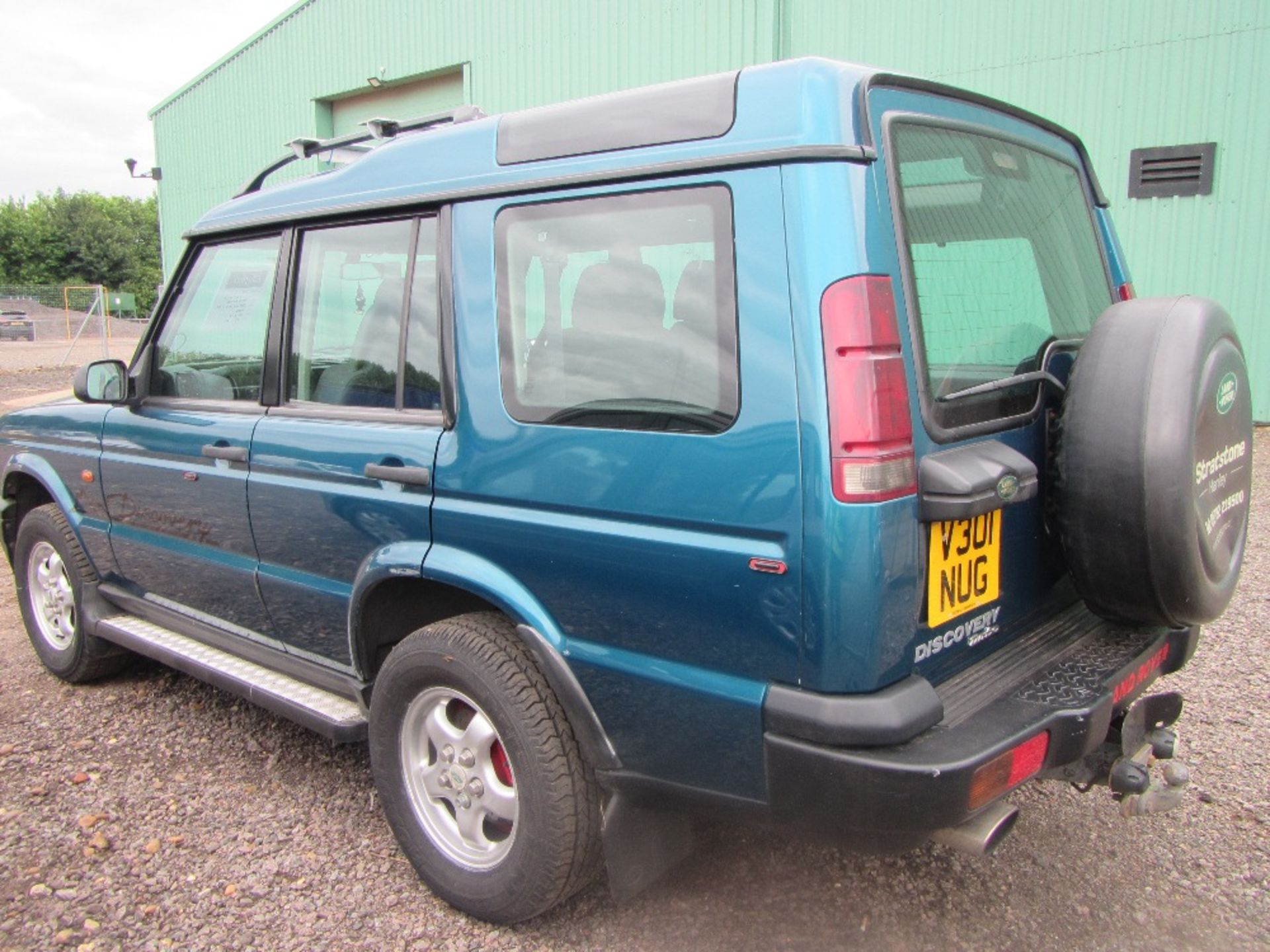 Land Rover Discovery TD5 c/w automatic gearbox & V5. Blue Mileage: 175,110 MOT till 21/01/18 Reg. - Image 5 of 5