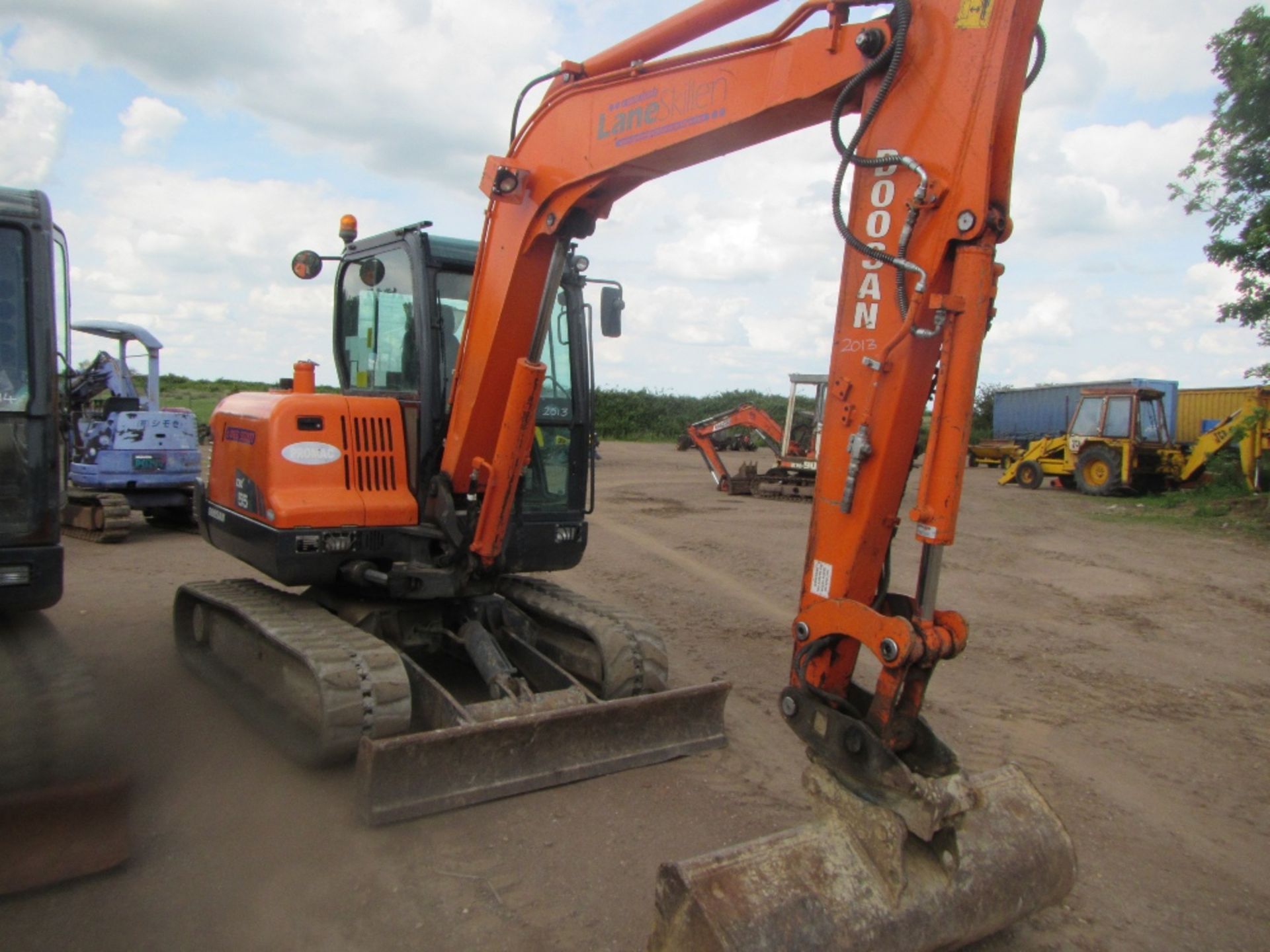 2013 Daewoo DX55 Excavator c/w 1 bucket Hours: 3181 Ser No 50512 - Image 3 of 12