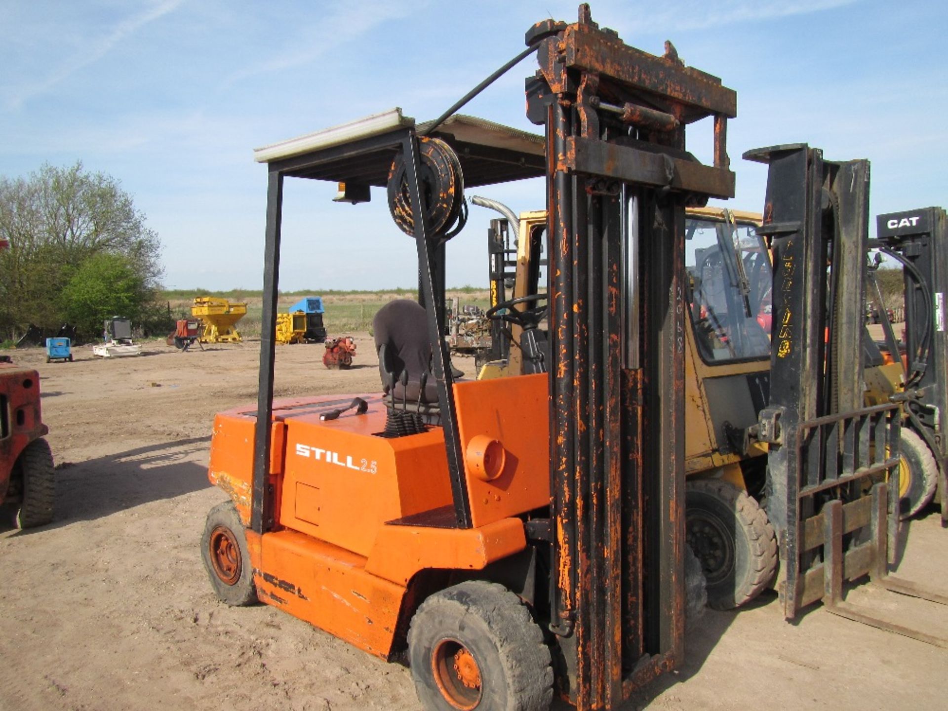 Stihl 2.5 Ton Forklift UNRESERVED LOT - Image 2 of 5