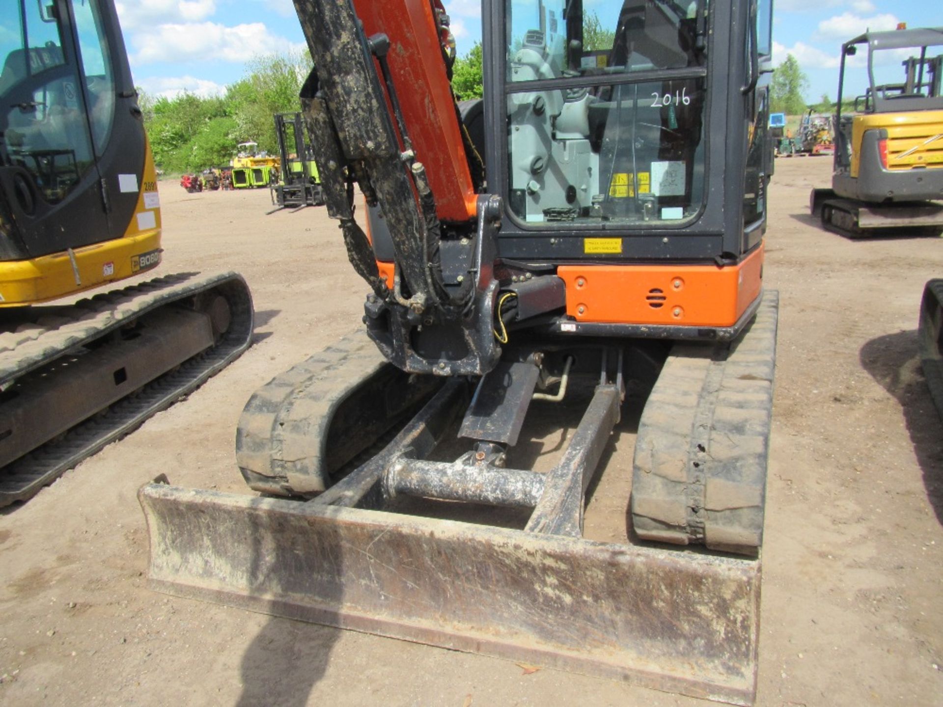 2014 Hitachi ZX 48U Excavator c/w hyd hitch, check valve, blade, climate, flashing light, radio & - Image 3 of 7