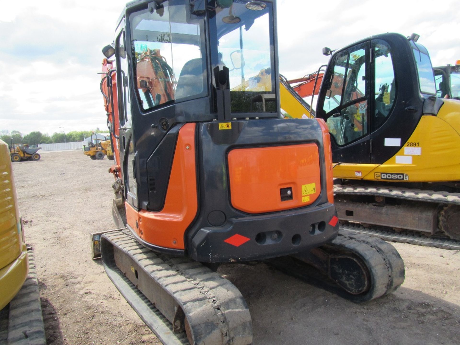 2014 Hitachi ZX 48U Excavator c/w hyd hitch, check valve, blade, climate, flashing light, radio & - Image 4 of 7