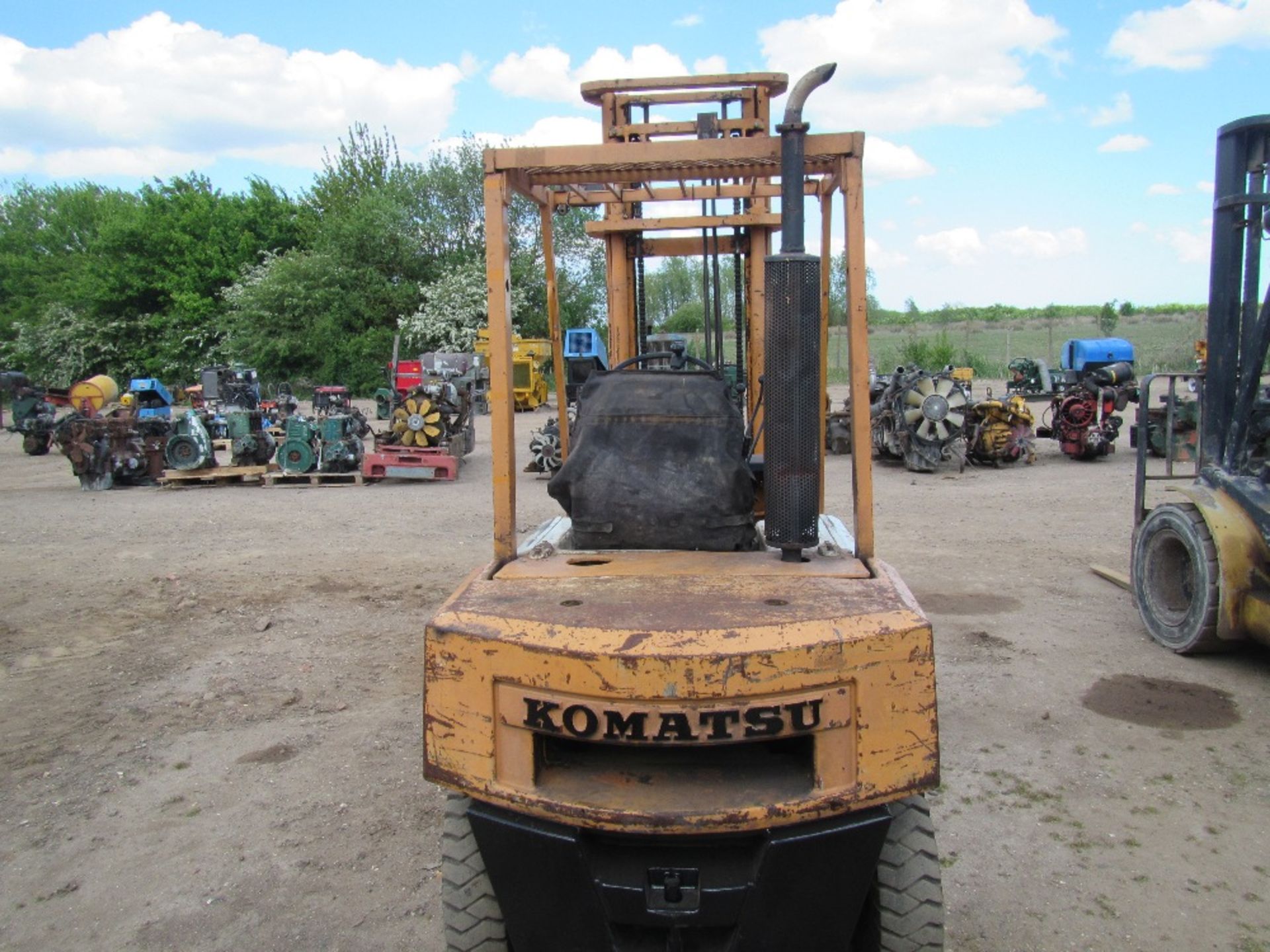 Komatsu FD25-8 2.5 Ton Diesel Forklift Truck c/w Isuzu engine. From small farm Ser. No. 149121 - Image 4 of 4