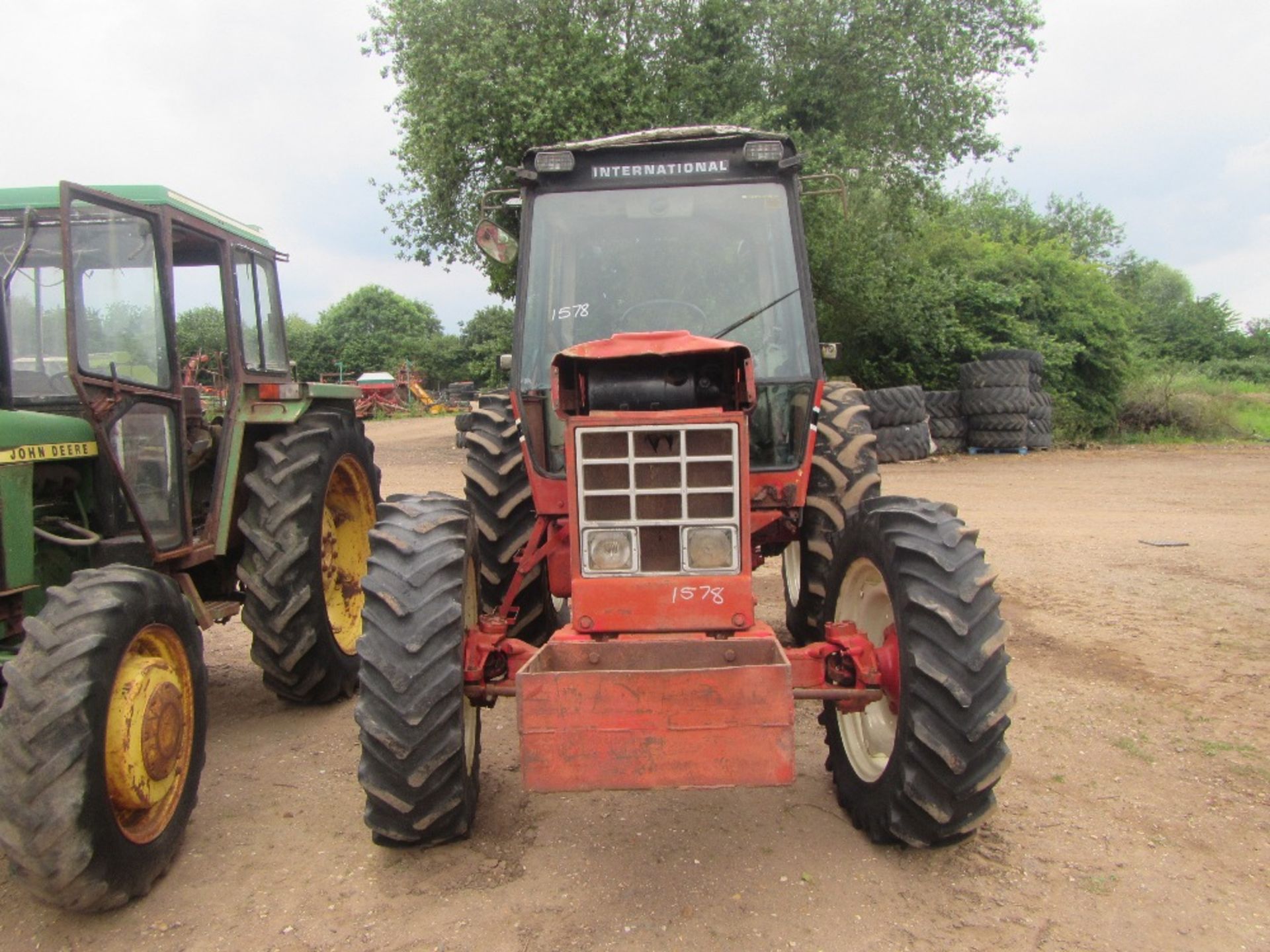 Case International 1055 4wd Tractor c/w 16.9 R38 & 12.4 R28 Reg No XAT 829X - Image 3 of 8