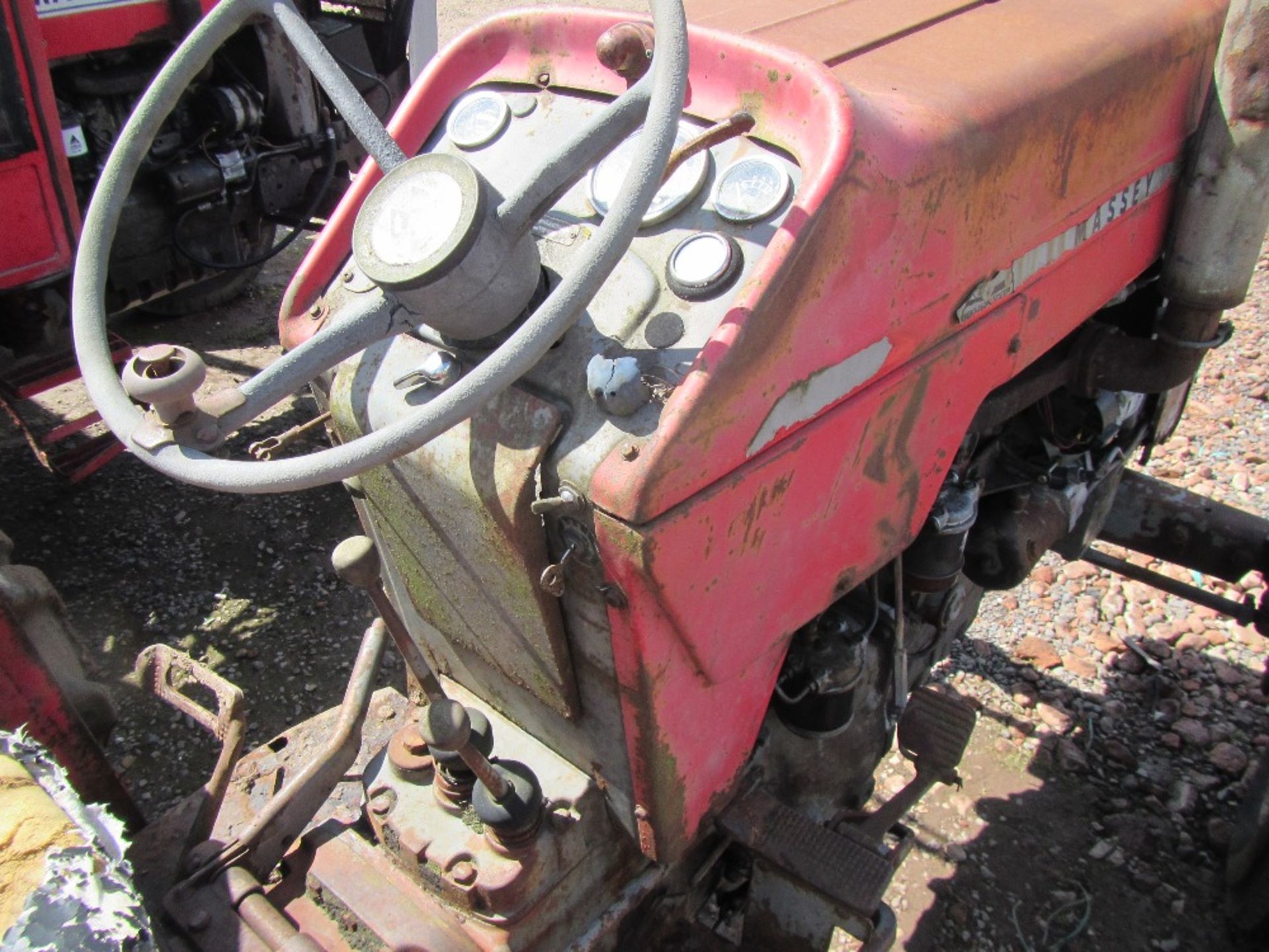 Massey Ferguson 165 Tractor c/w 4 bolt lift pump - Image 6 of 7