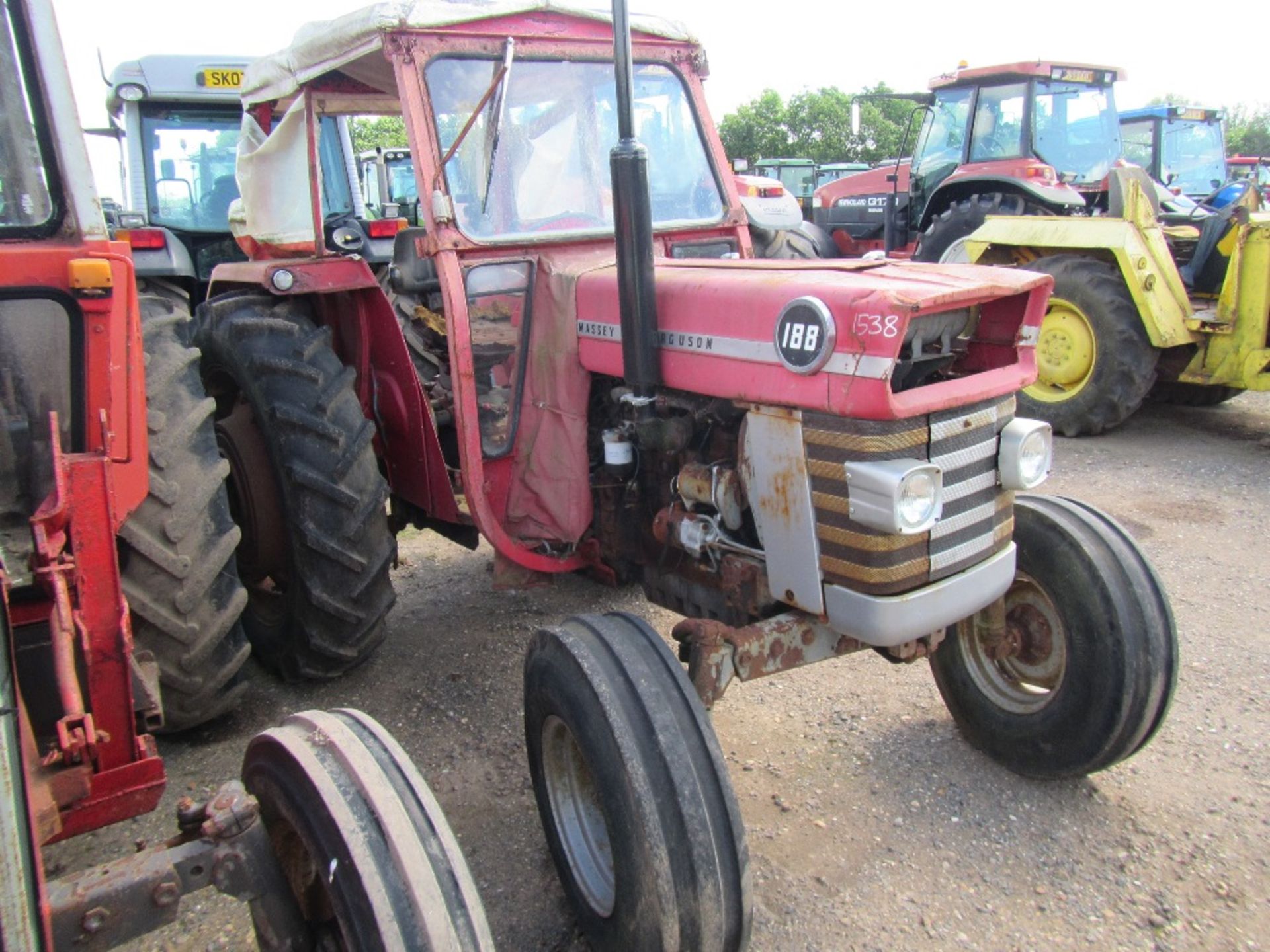Massey Ferguson 188 2wd Tractor c/w 4 bolt lift pump Ser. No. 355601 - Image 3 of 9