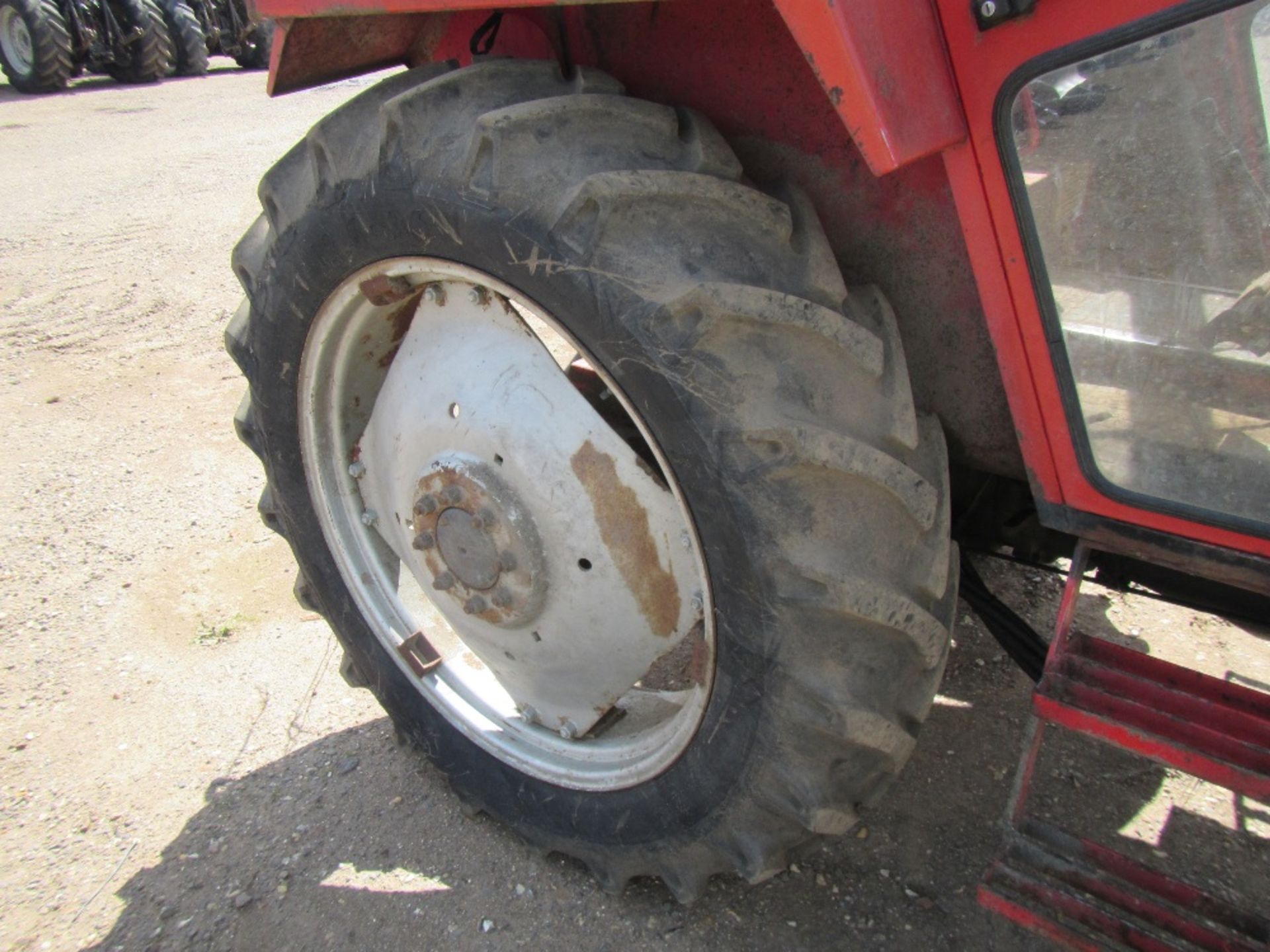 Massey Ferguson 265 Tractor c/w loader Reg. No. D474 CSC UNRESERVED LOT - Image 5 of 15