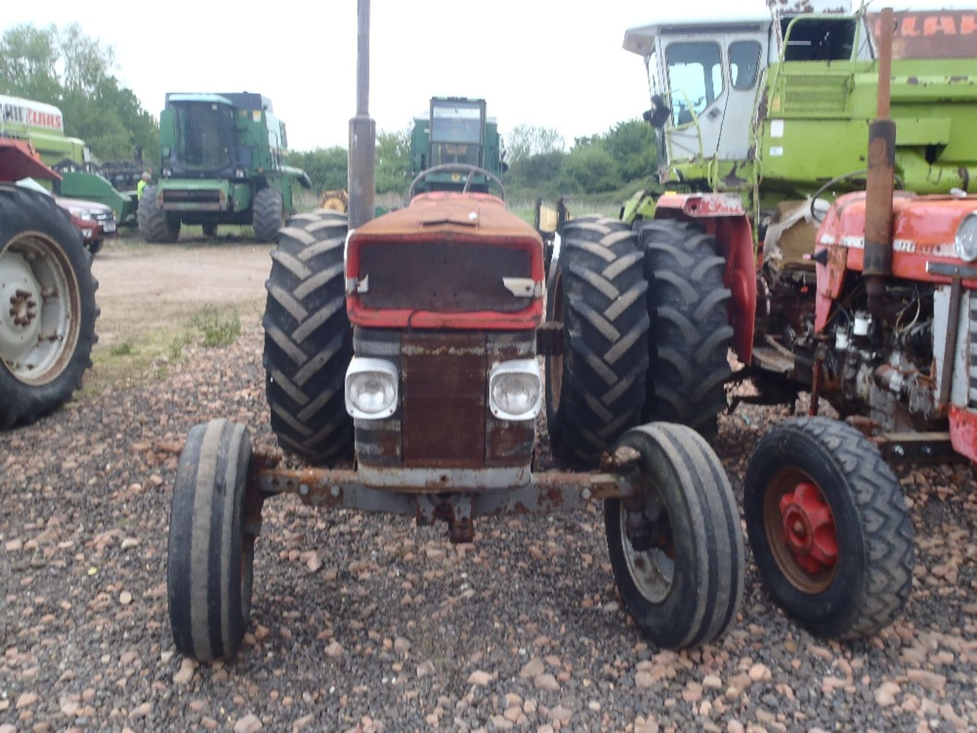 Massey Ferguson 165 Tractor c/w 4 bolt pump, long pto Ser. No. 169067 - Image 2 of 5