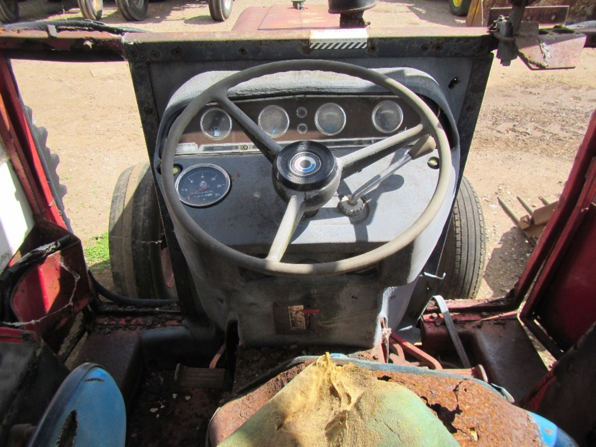 International 475 2wd Tractor - Image 4 of 5
