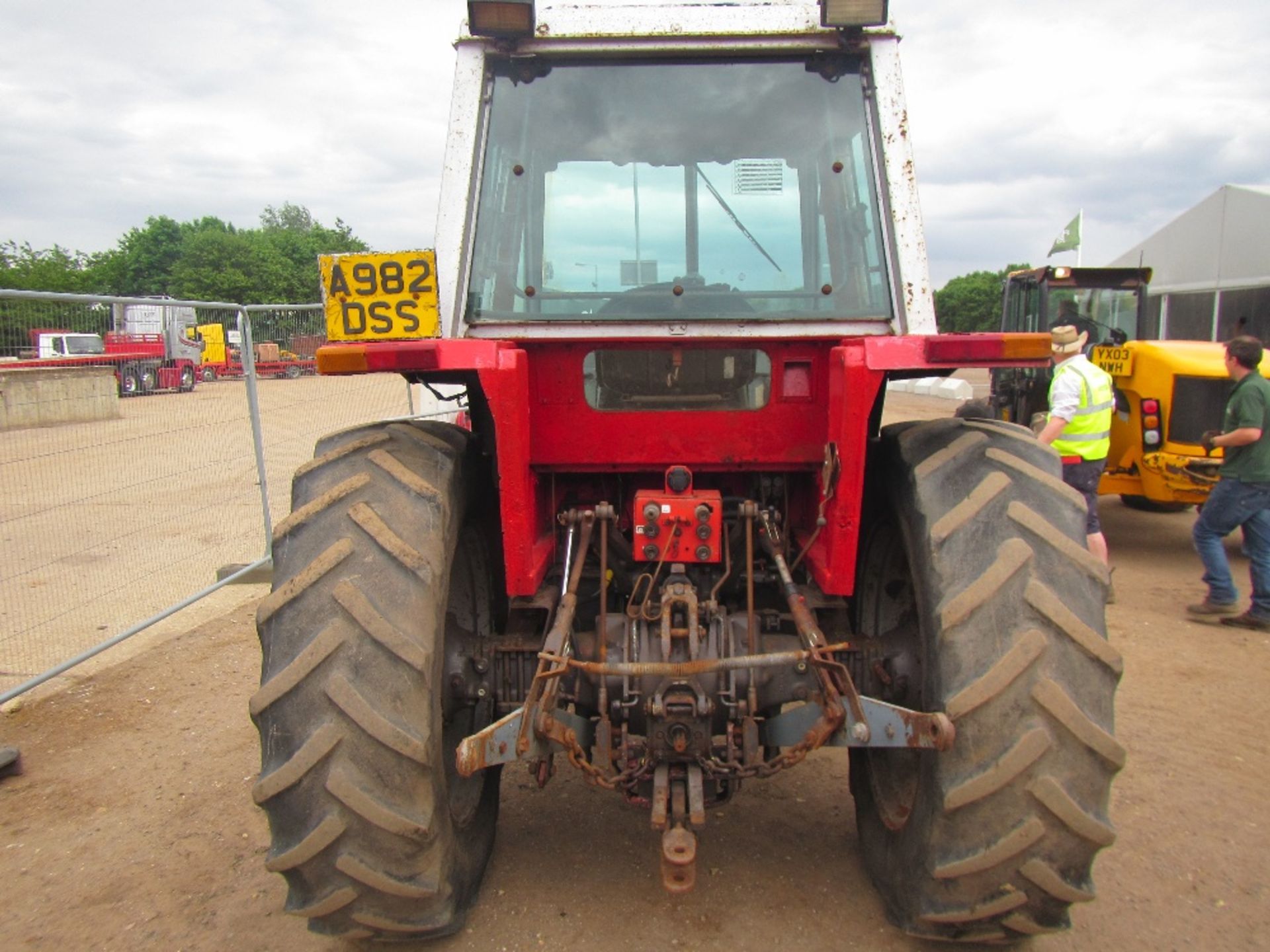 Massey Ferguson 690 4wd Tractor c/w 3 gearsticks - Image 4 of 6