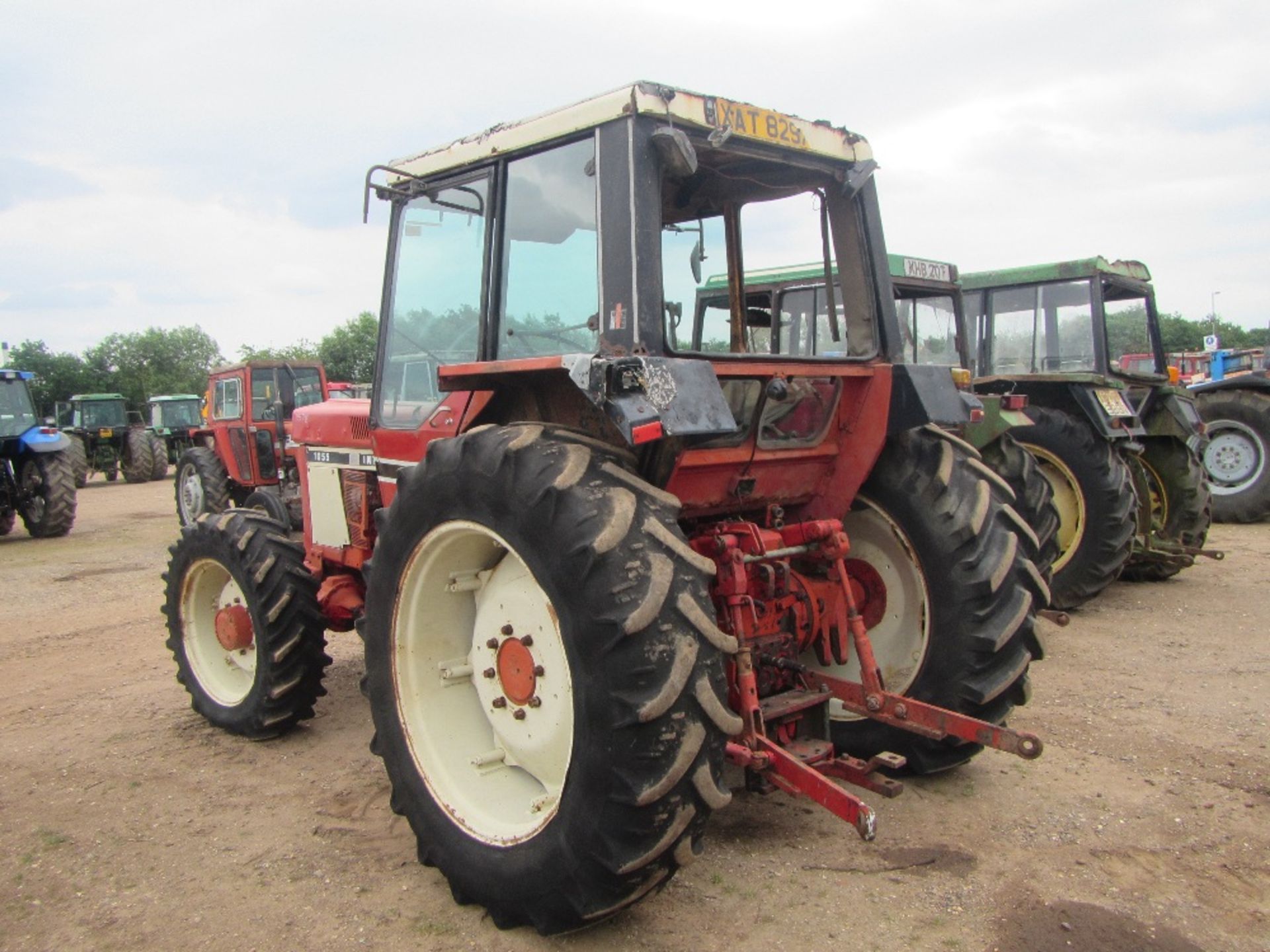 Case International 1055 4wd Tractor c/w 16.9 R38 & 12.4 R28 Reg No XAT 829X - Image 5 of 8