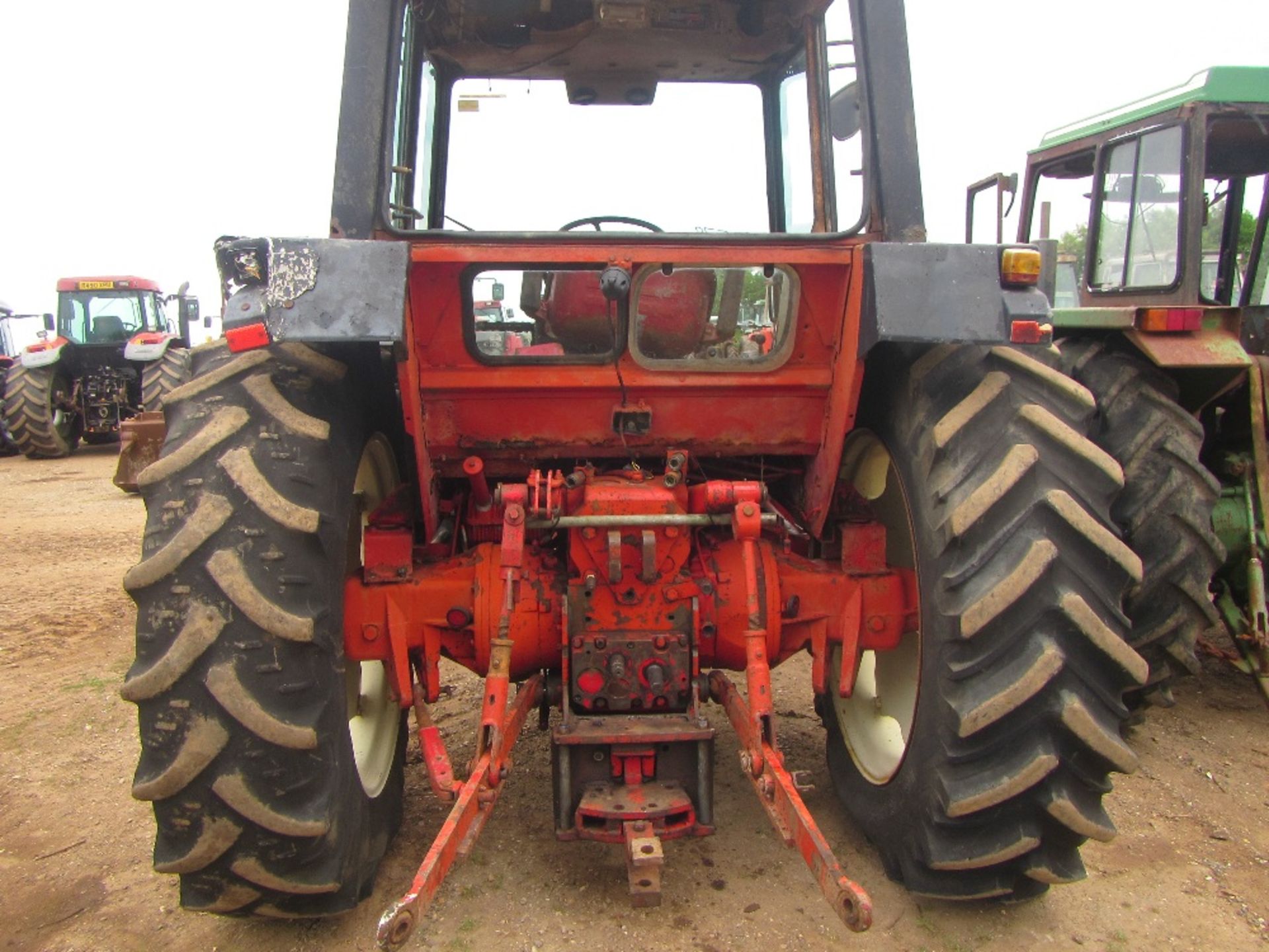 Case International 1055 4wd Tractor c/w 16.9 R38 & 12.4 R28 Reg No XAT 829X - Image 6 of 8