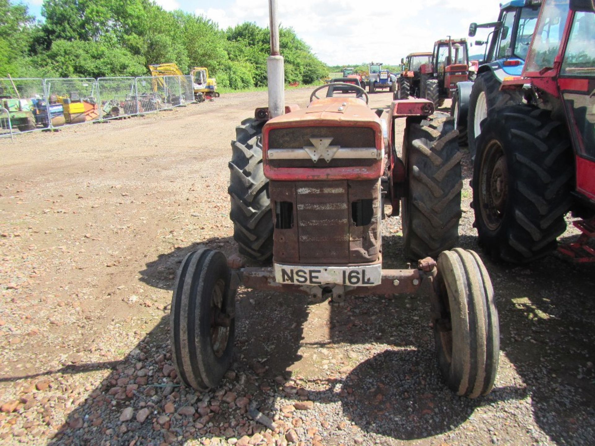 Massey Ferguson 165 Tractor c/w 4 bolt lift pump - Image 2 of 7