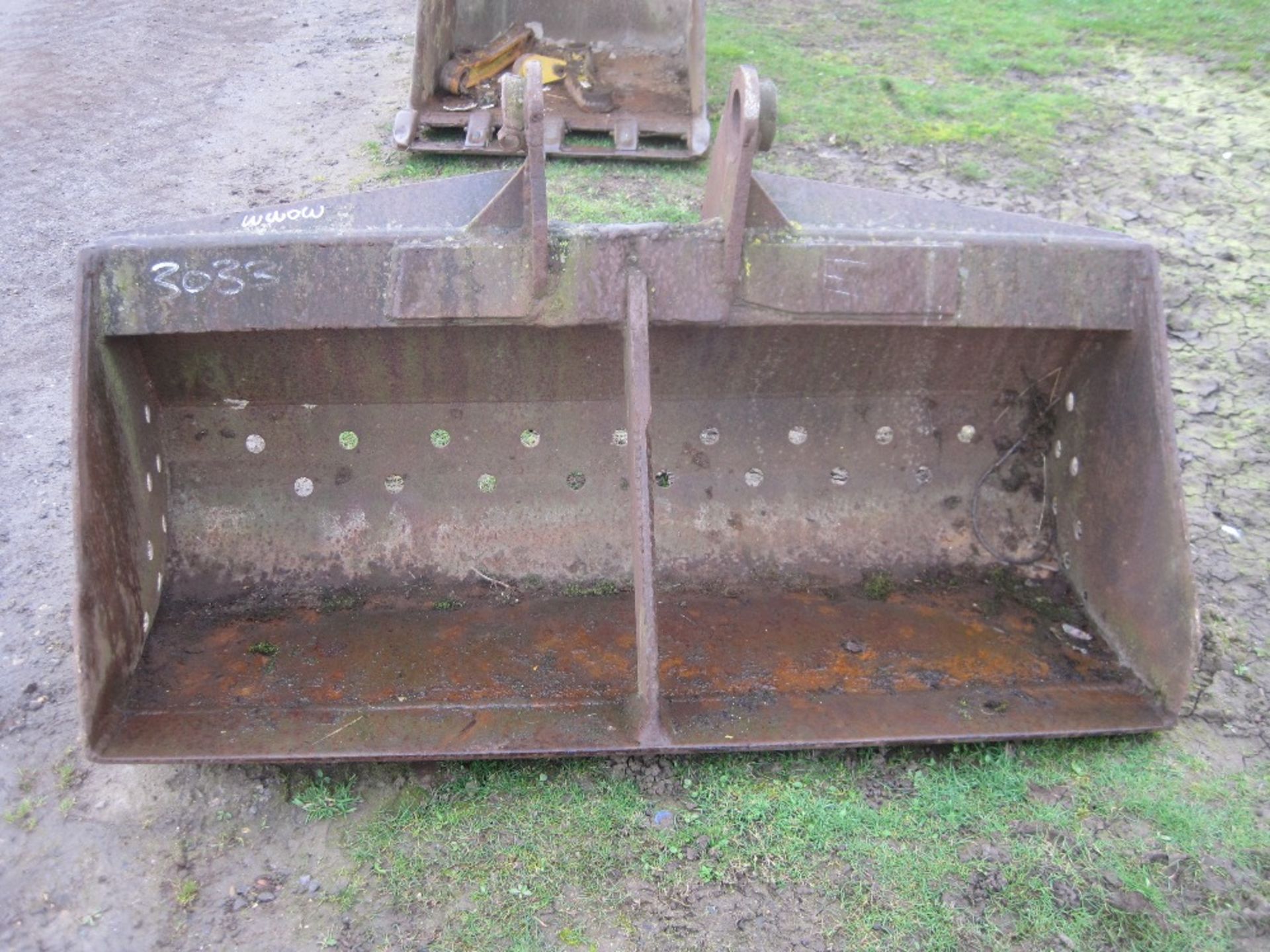 5ft Ditching Bucket c/w 70mm holes - Image 4 of 5