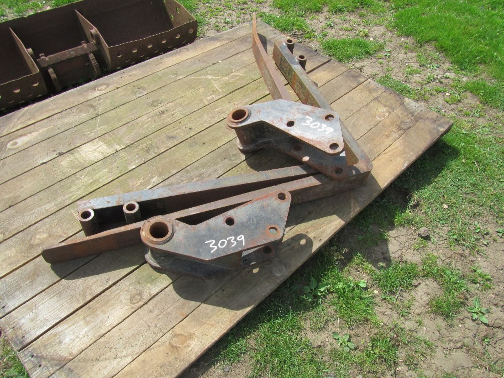 Pallet Tines to suit 4 in 1 Digger Bucket UNRESERVED LOT - Image 4 of 4
