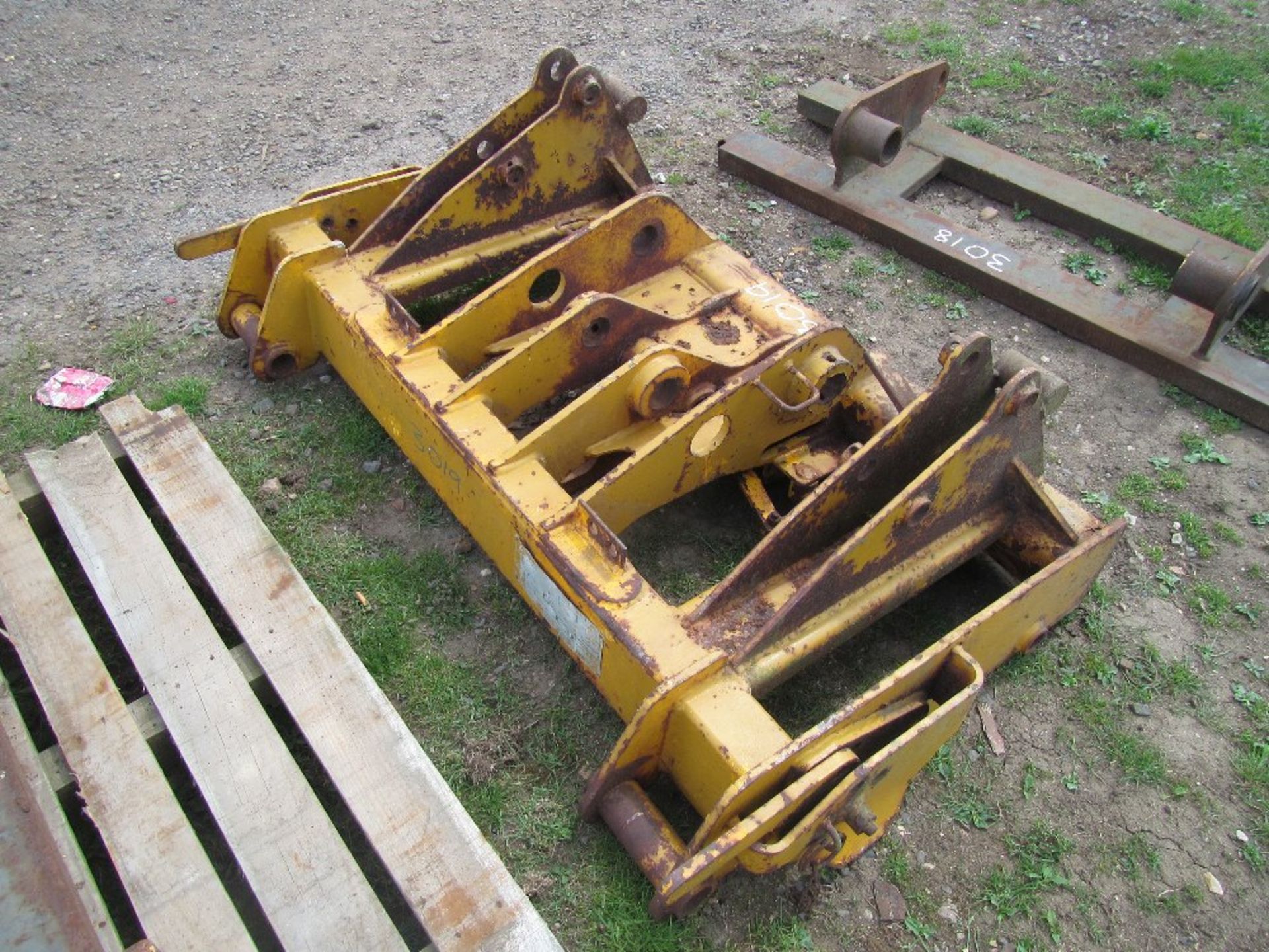Back Plate to suit JCB Telescopic Forklift UNRESERVED LOT - Image 3 of 4