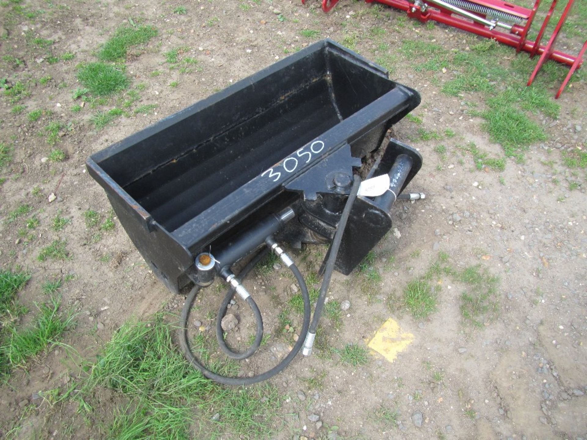 31in Hydraulic Tilt Ditching Bucket. Unused