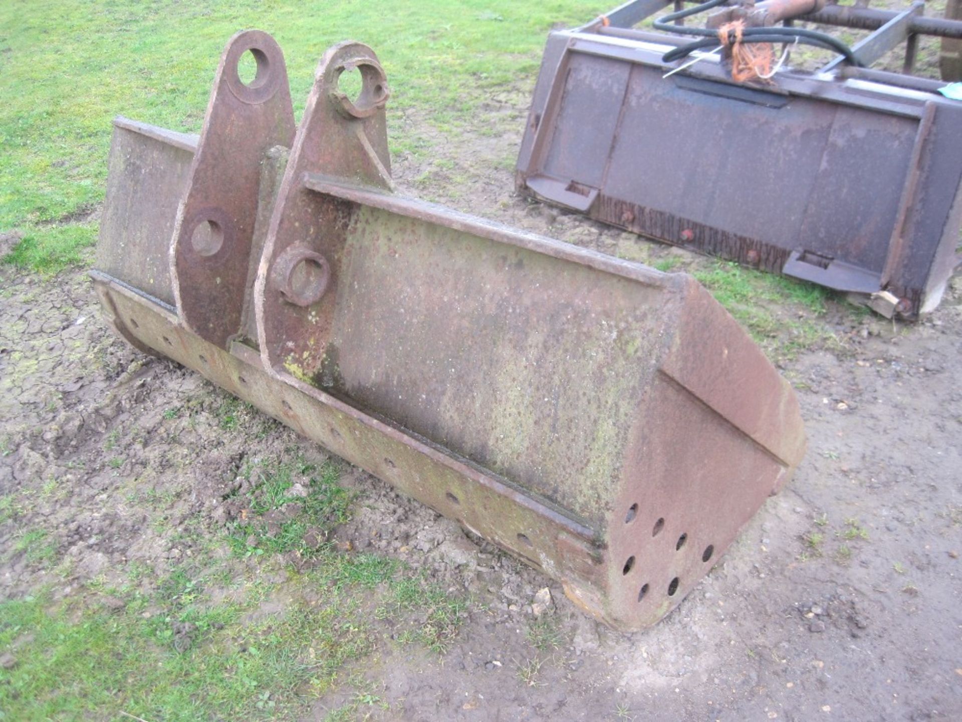 5ft Ditching Bucket c/w 70mm holes
