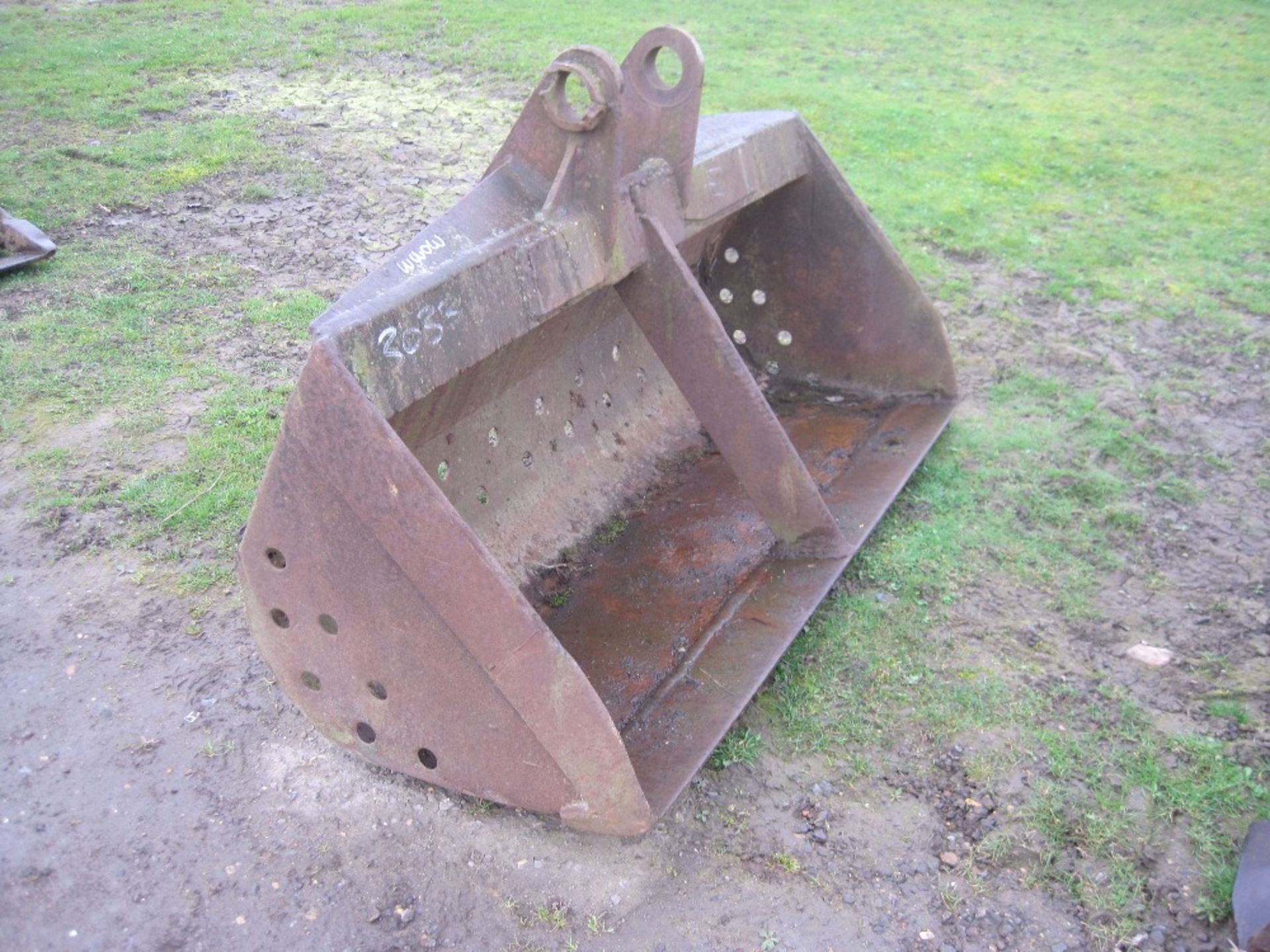 5ft Ditching Bucket c/w 70mm holes - Image 5 of 5