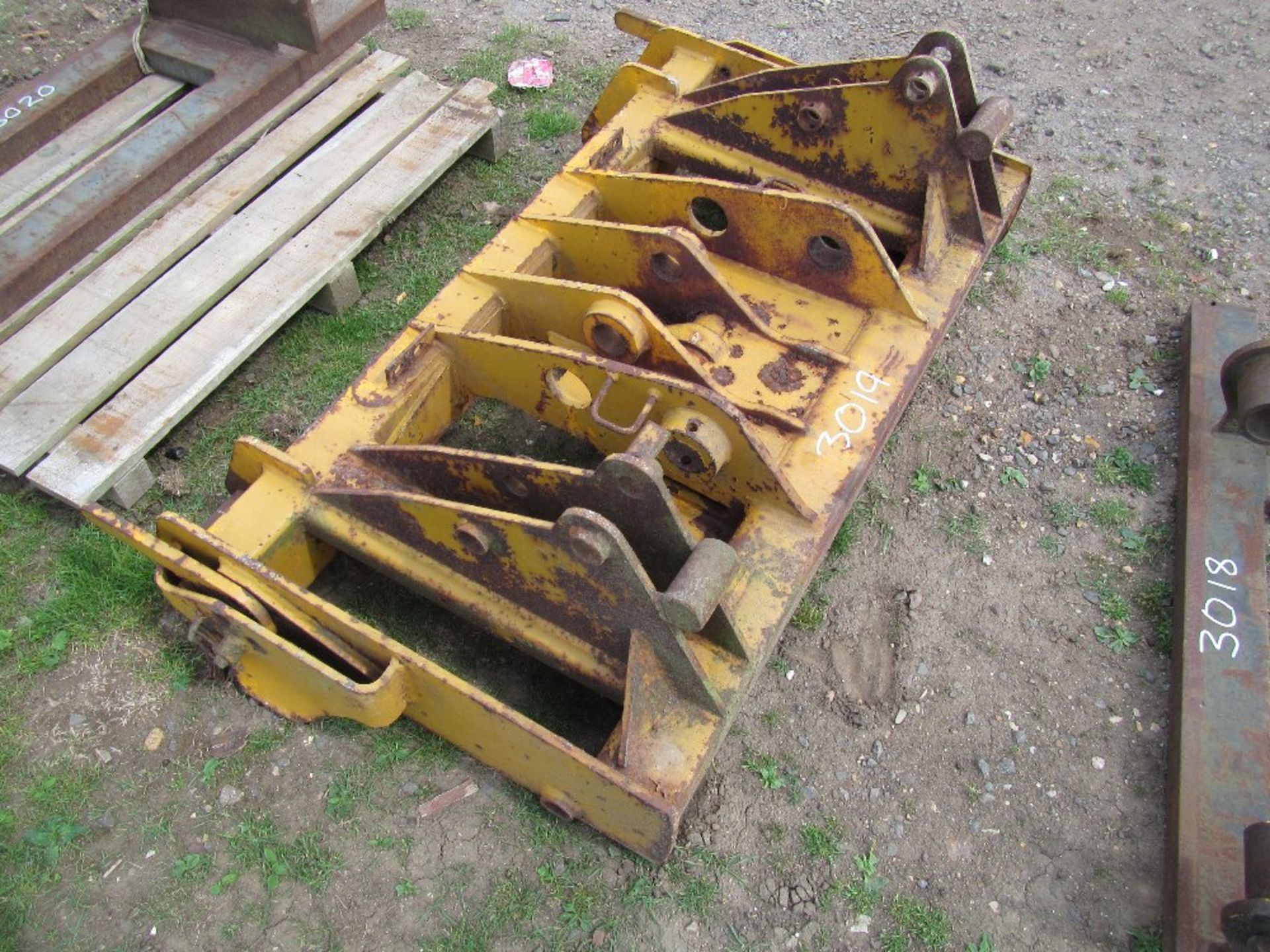 Back Plate to suit JCB Telescopic Forklift UNRESERVED LOT - Image 2 of 4