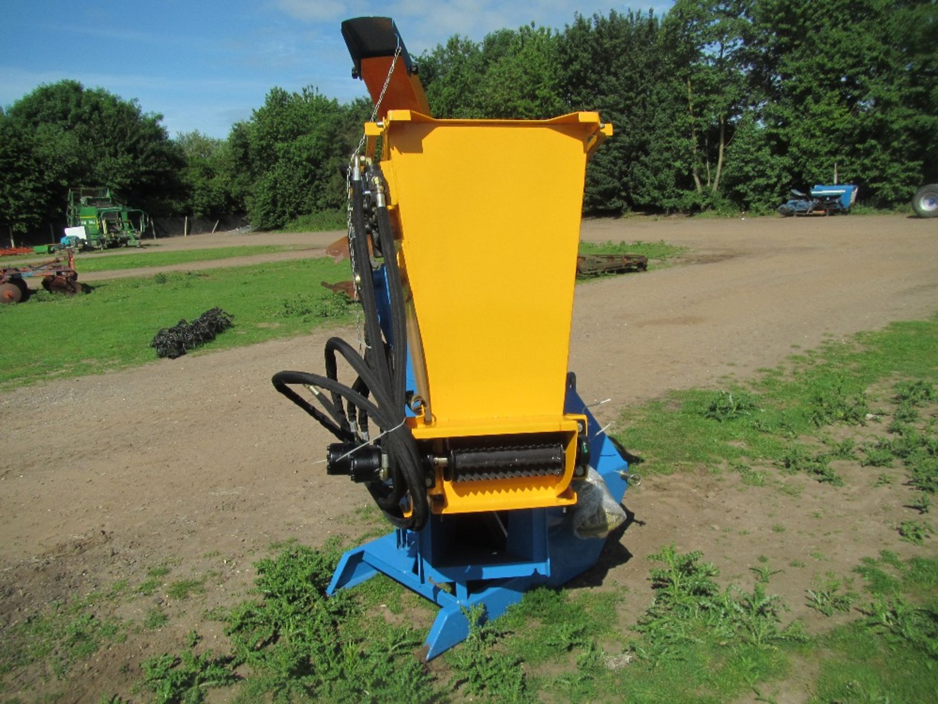 Tractor Mounted Woodchipper c/w dual hydraulic feed - Image 3 of 6