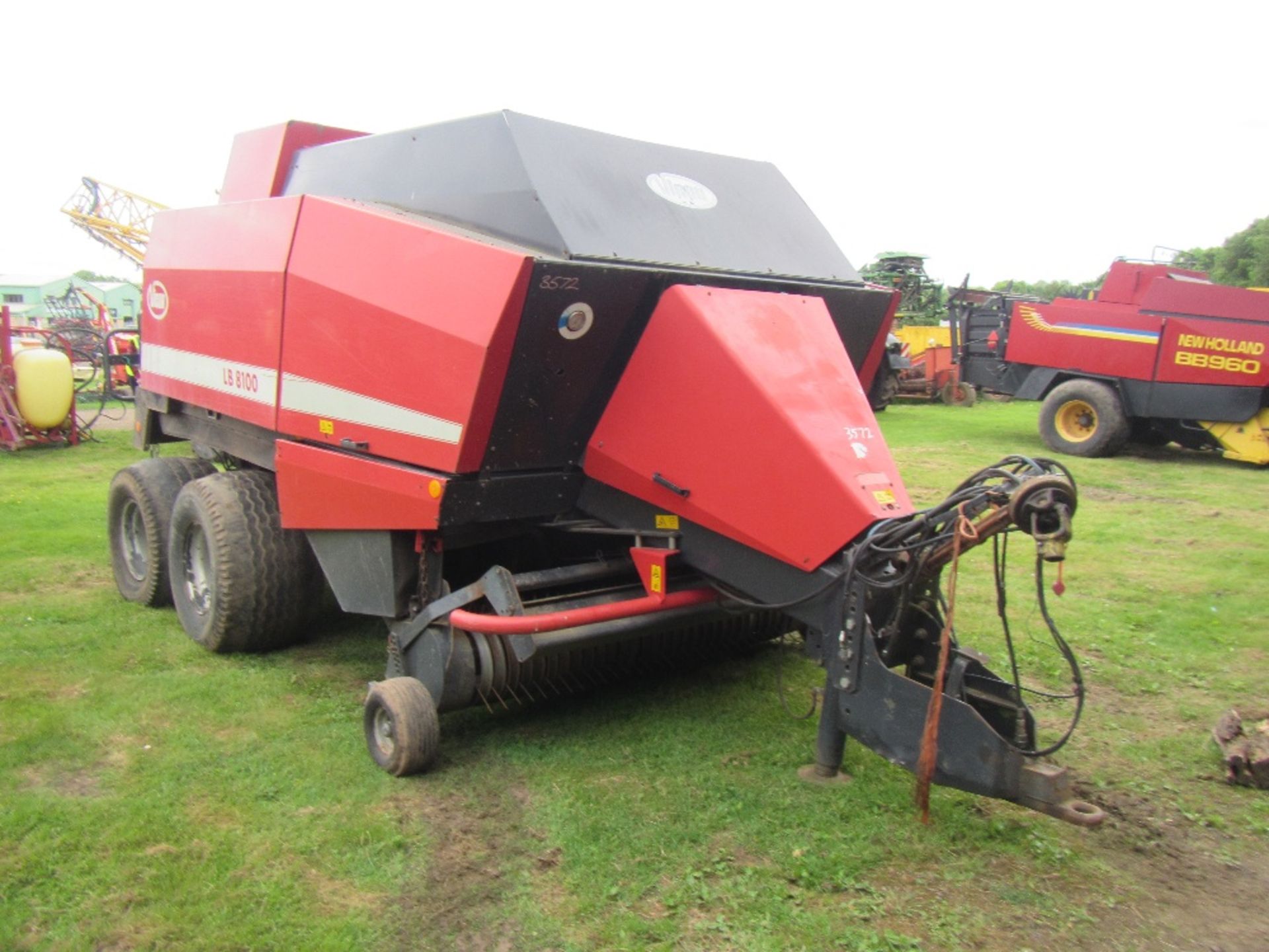 2002 Vicon LB 8100 Square Baler 80x70 bales, tandem axle with brakes, sprung suspension, fast tow,
