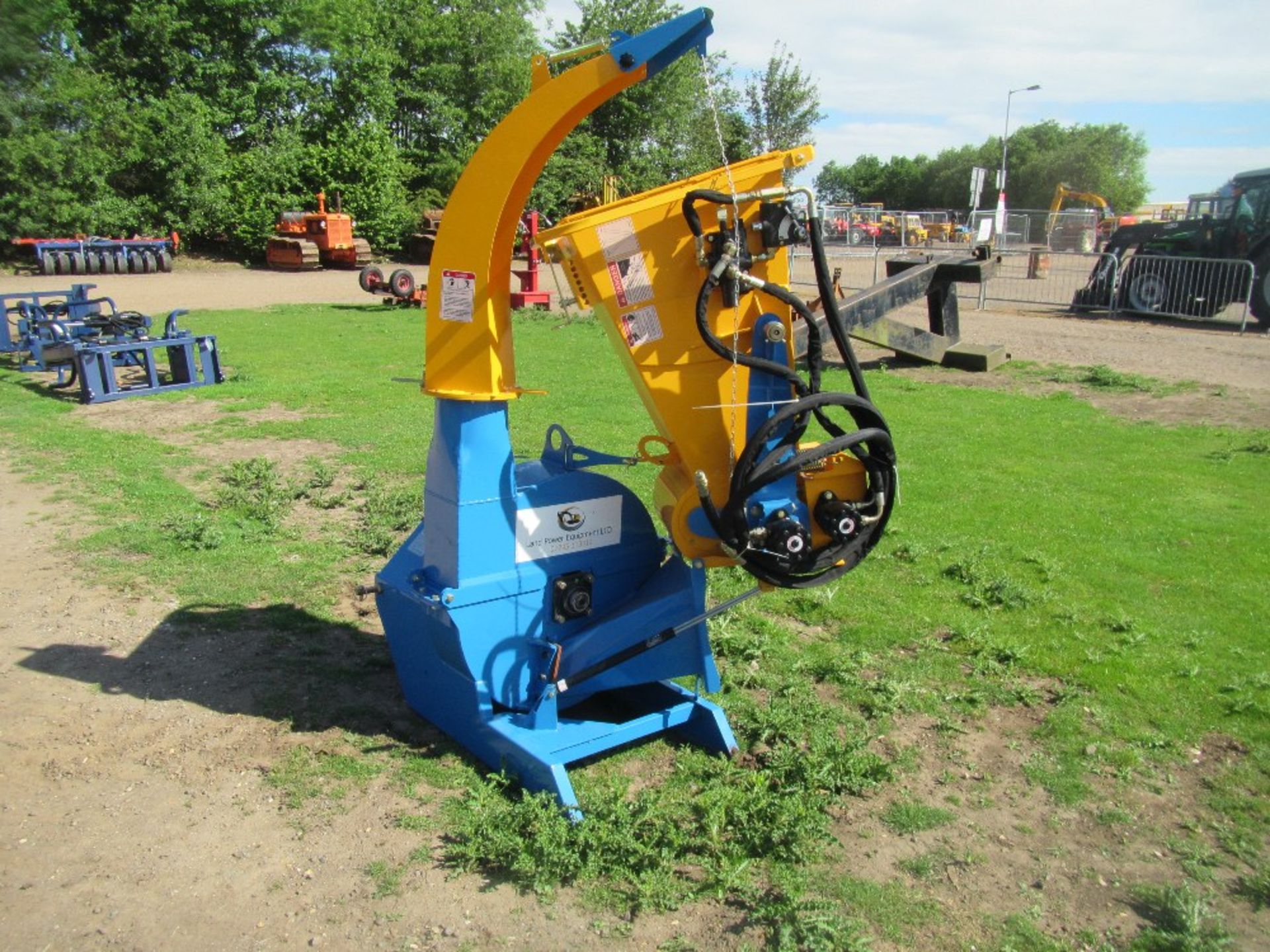 Tractor Mounted Woodchipper c/w dual hydraulic feed - Image 4 of 6