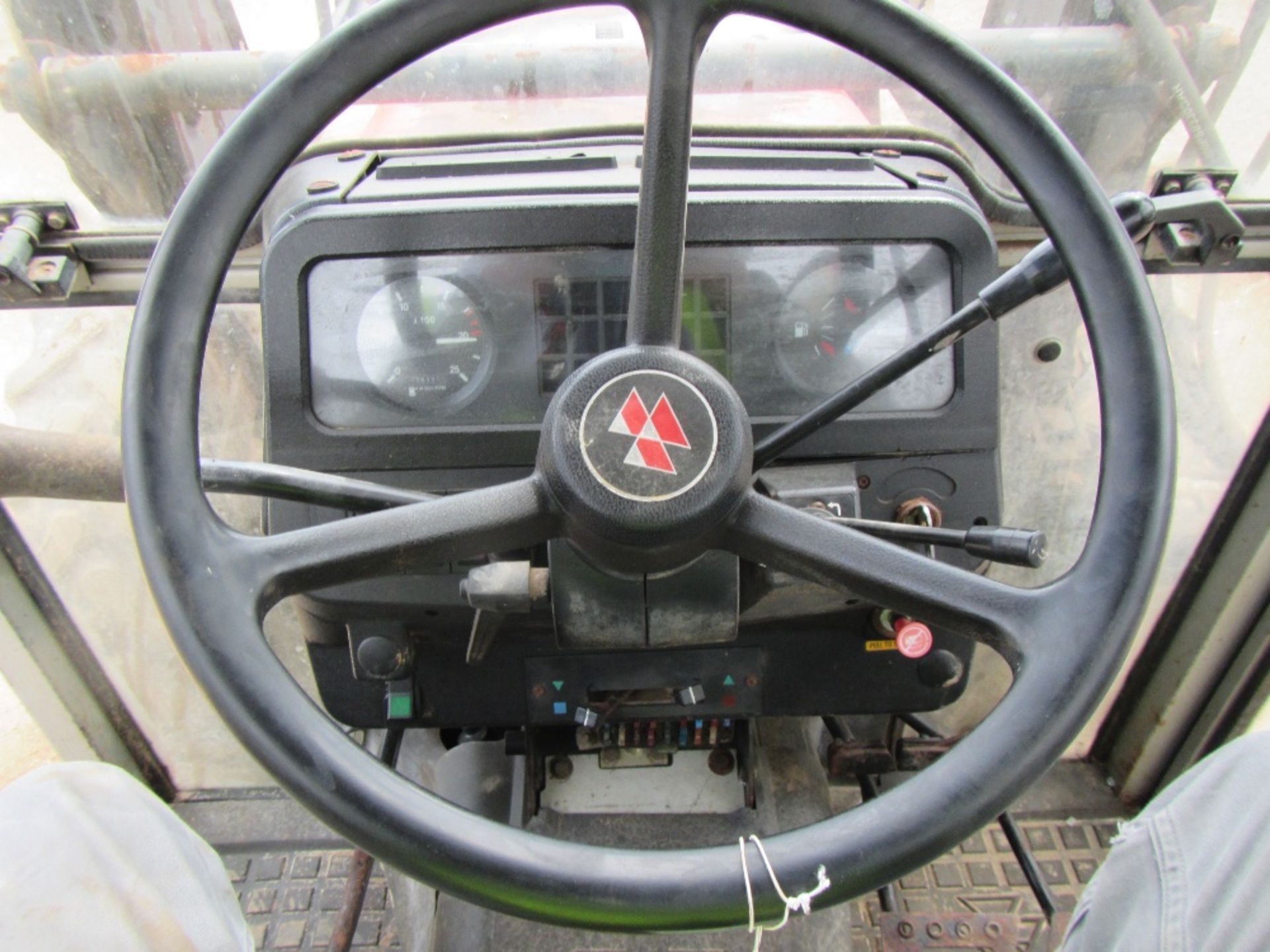 Massey Ferguson 372 4wd Tractor c/w Quicke loader Reg. No. M675 KRU - Image 15 of 17