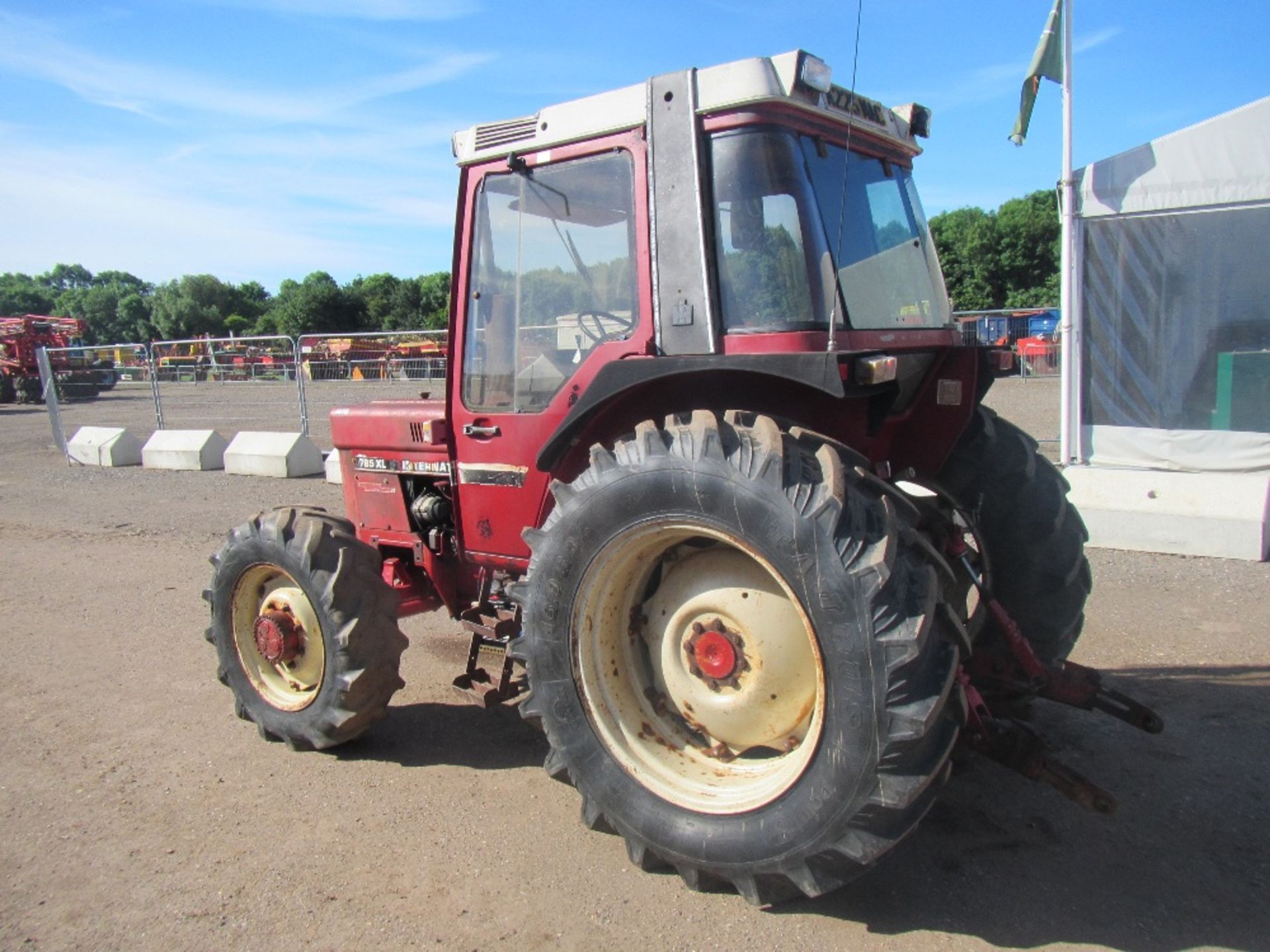 International 785XL 4wd Tractor Reg. No. A225 MAC - Image 9 of 17