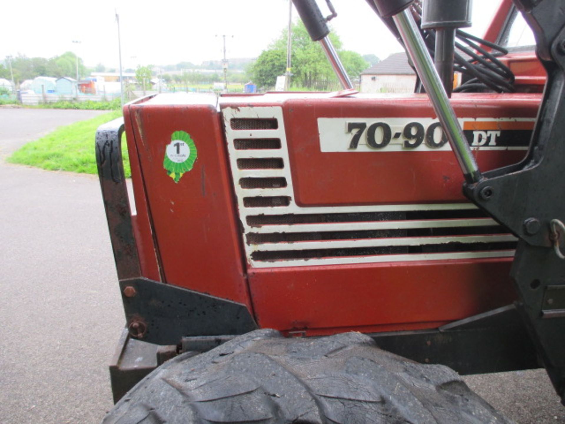 Fiat 70-90 4wd Tractor c/w McConnel 065 power loader, bucket and manual. First registered in Feb - Image 5 of 9