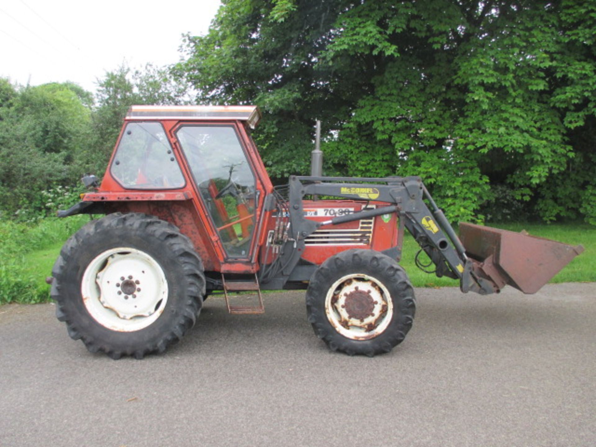 Fiat 70-90 4wd Tractor c/w McConnel 065 power loader, bucket and manual. First registered in Feb - Image 3 of 9