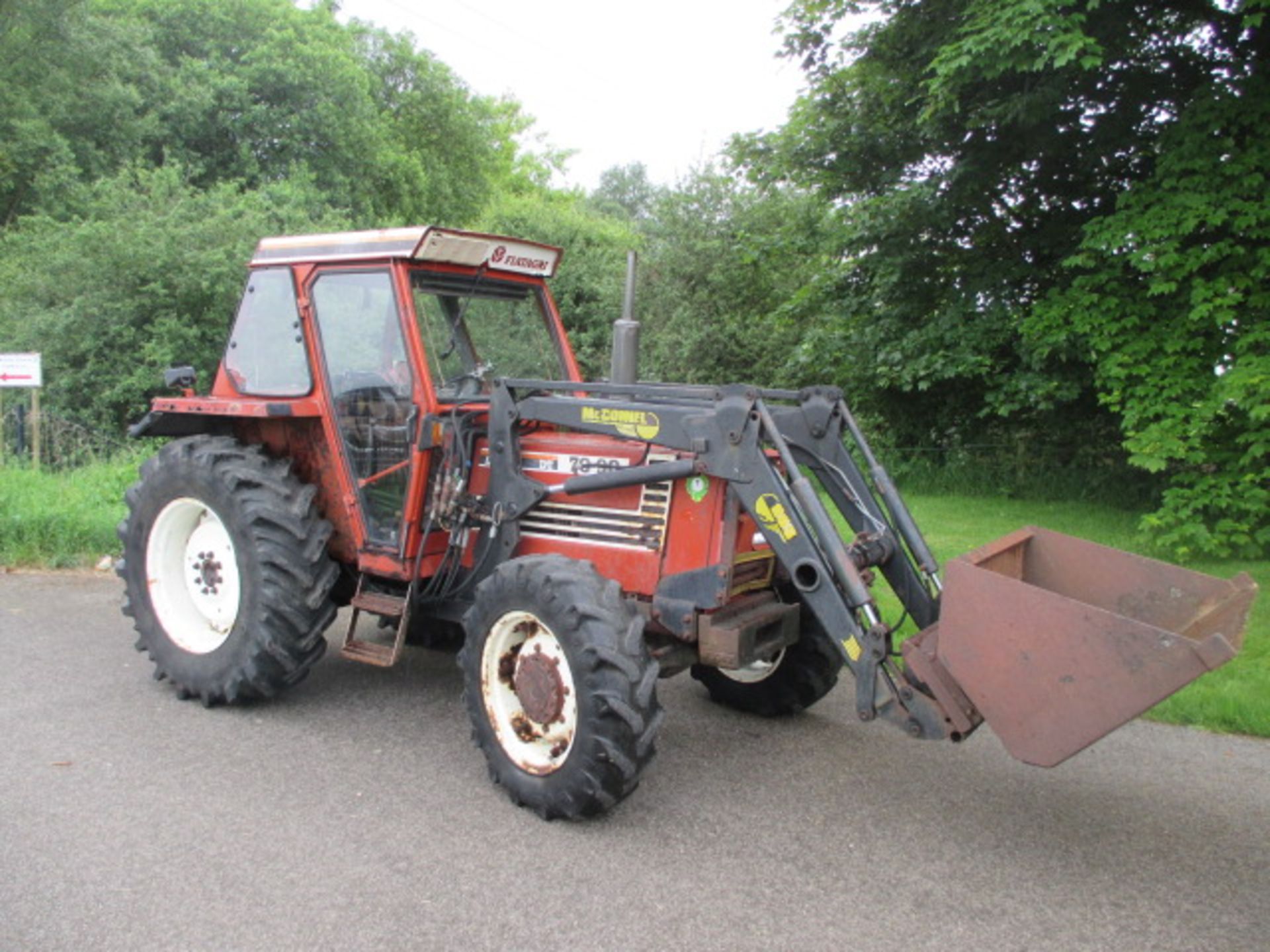 Fiat 70-90 4wd Tractor c/w McConnel 065 power loader, bucket and manual. First registered in Feb - Image 2 of 9