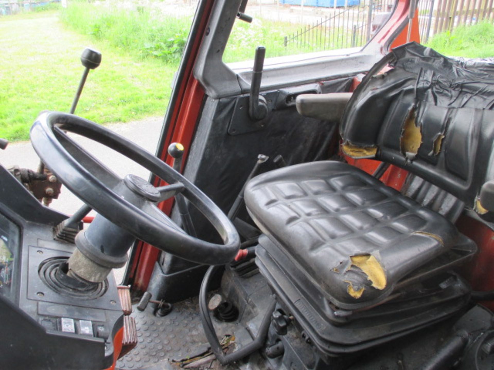 Fiat 70-90 4wd Tractor c/w McConnel 065 power loader, bucket and manual. First registered in Feb - Image 7 of 9