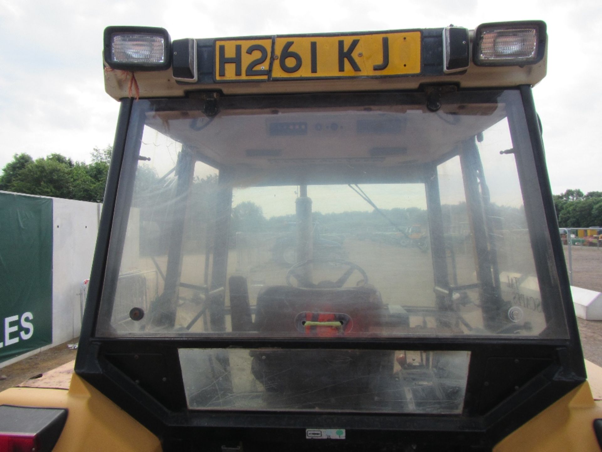 Ford 3930 Tractor c/w manual shuttle. No V5 Reg. No. H261 KJO - Image 8 of 16