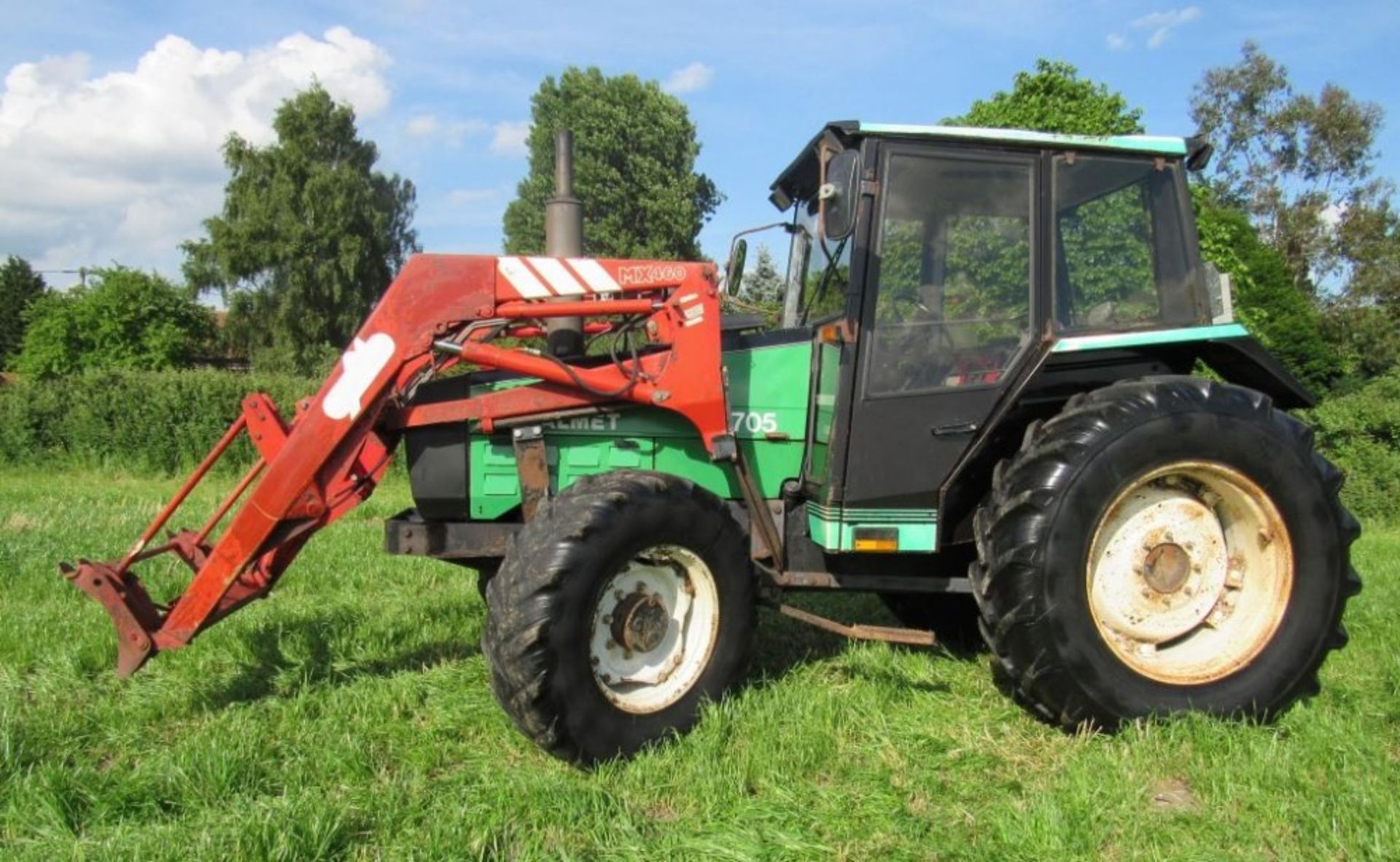 Valtra 705 Tractor c/w Chilton MX460 loader Reg. No. G658 ACV - Image 4 of 4