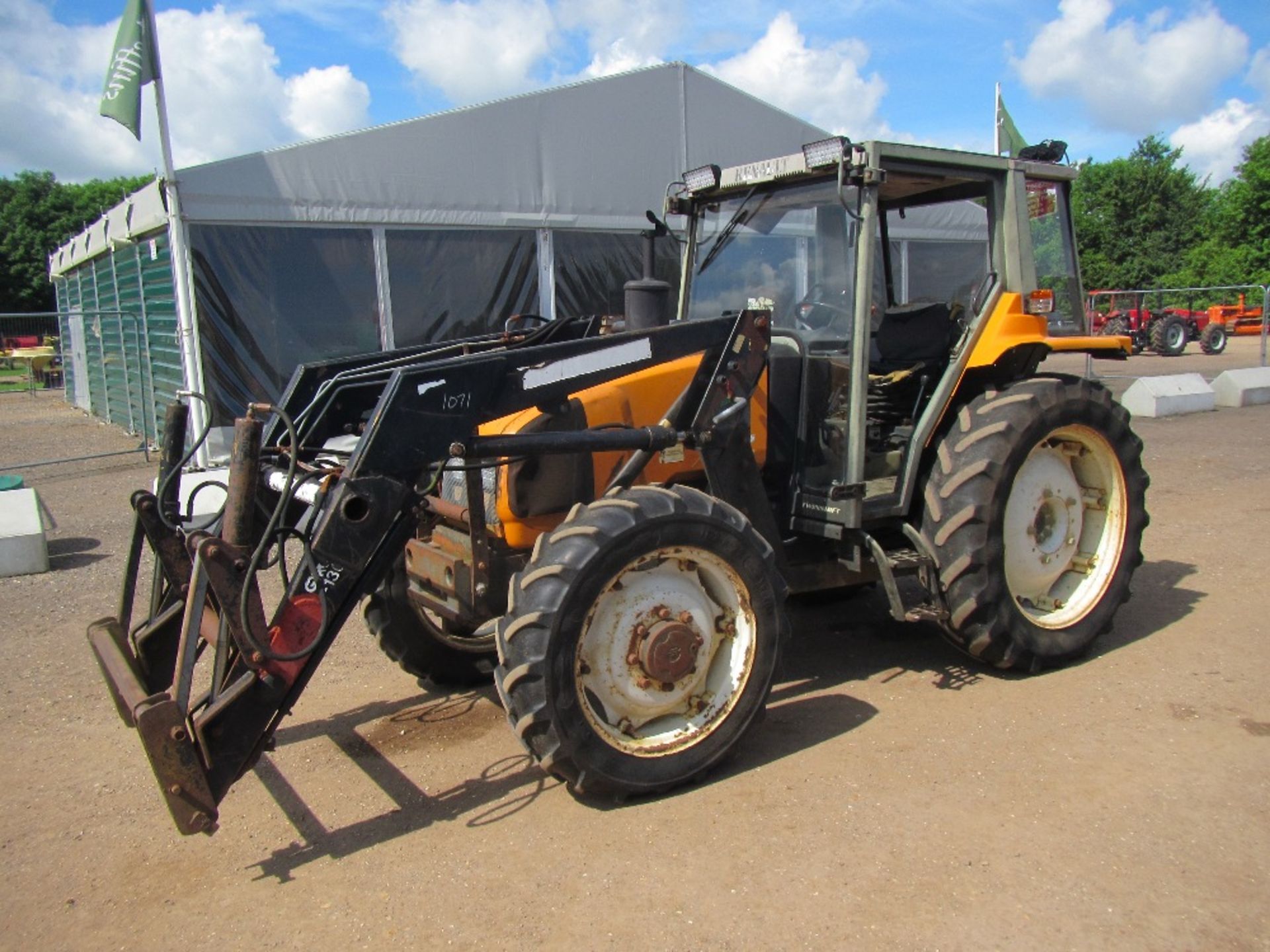 Renault Ceres 65 4wd Tractor c/w front loader