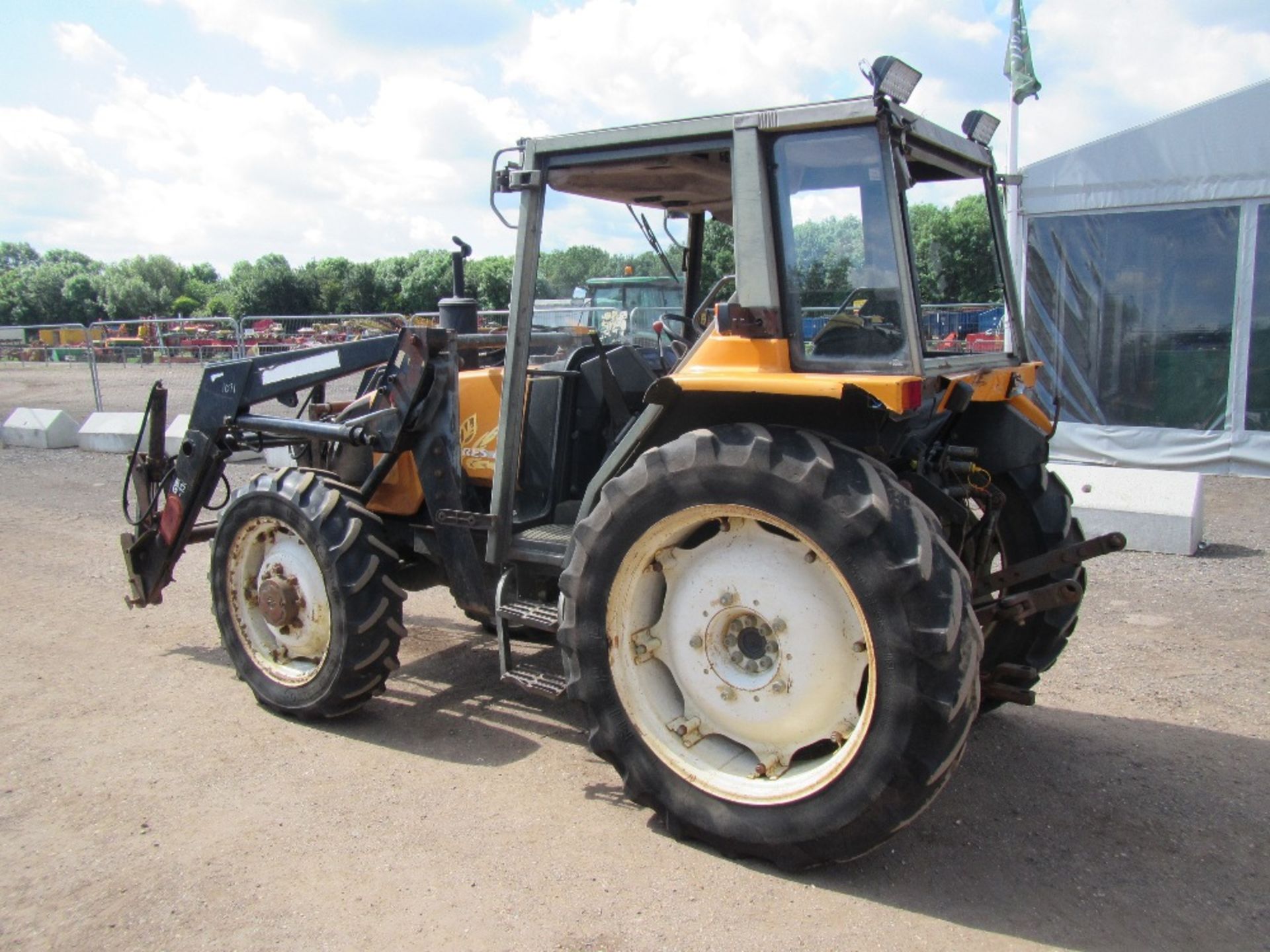 Renault Ceres 65 4wd Tractor c/w front loader - Image 9 of 16
