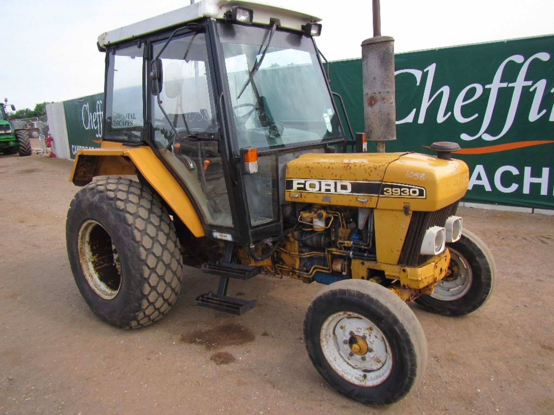 Ford 3930 Tractor c/w manual shuttle. No V5 Reg. No. H261 KJO - Image 3 of 16