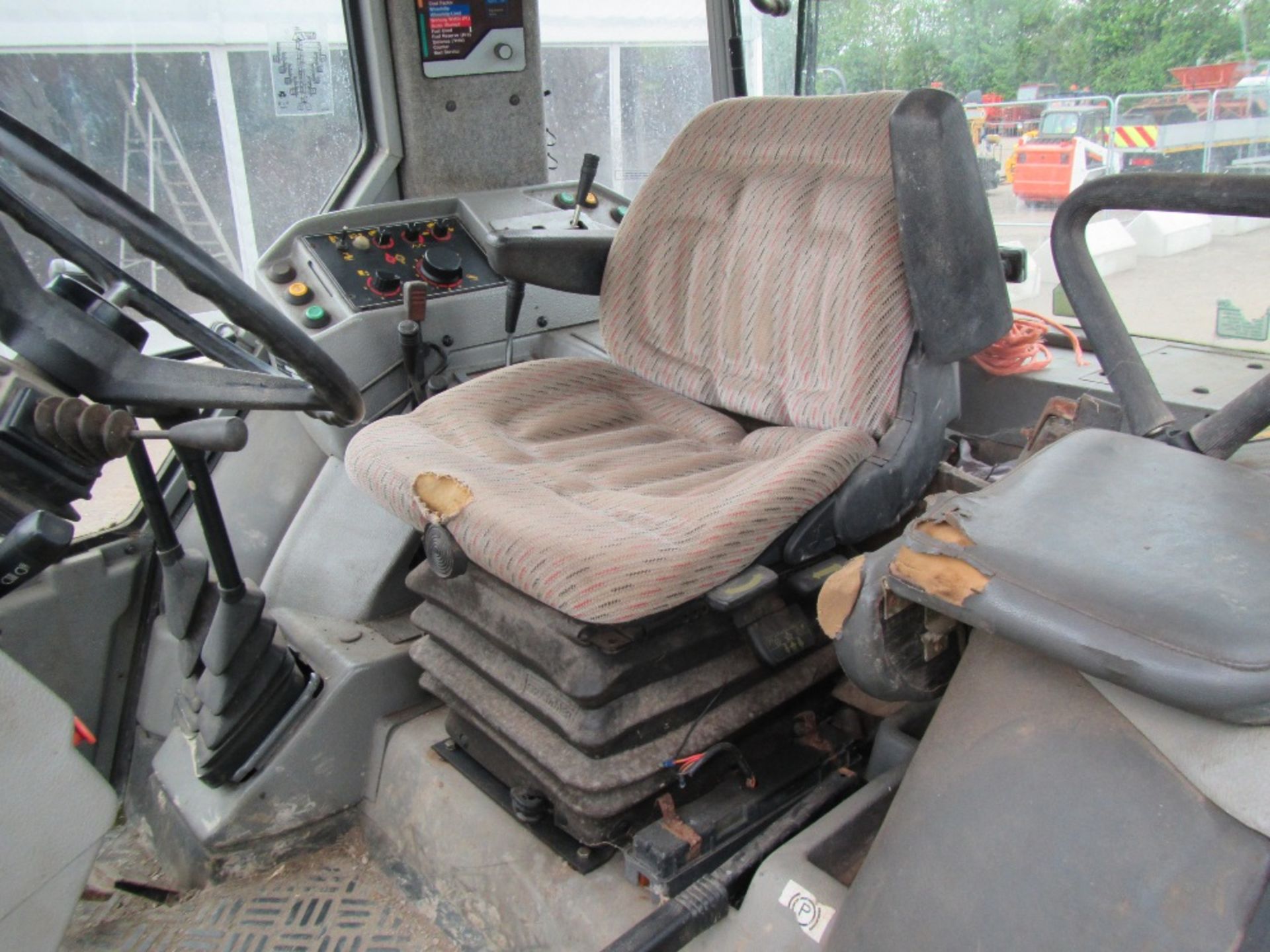 Massey Ferguson 3670 4wd Tractor Reg. No. M107 CVL Hours: 7162 - Image 11 of 16