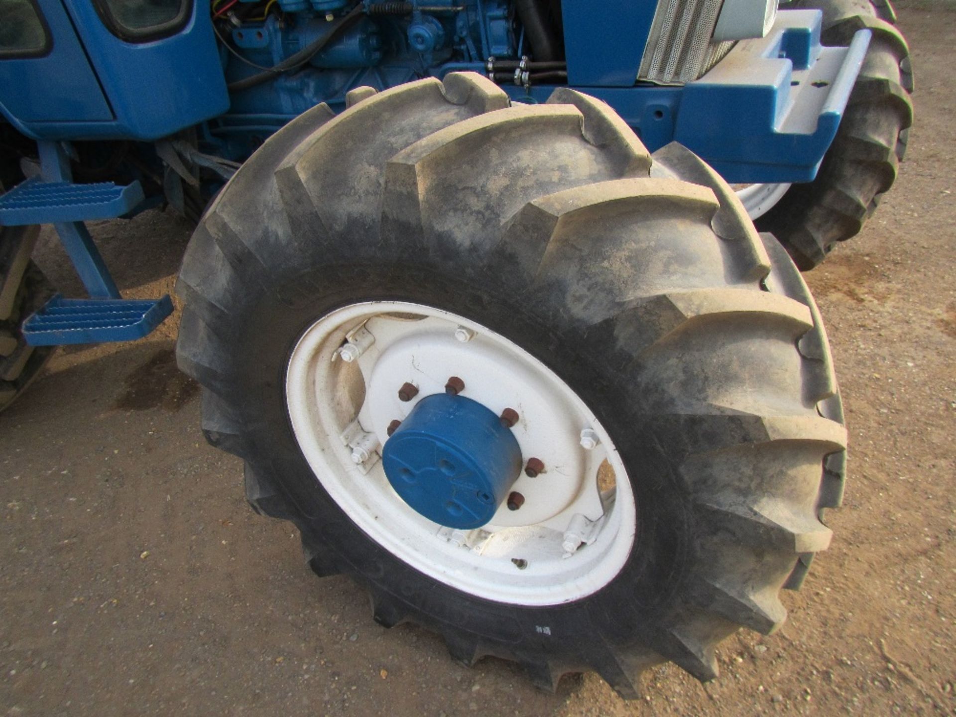 Ford 5610 Series 2 4wd Tractor c/w floor gear change, Q cab - Image 4 of 16