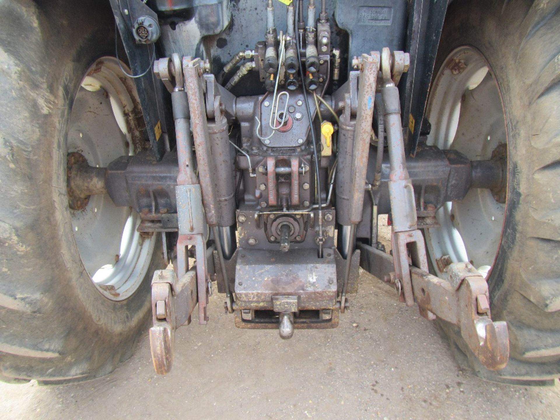 Massey Ferguson 3120 4wd Tractor Hours: 7990 Reg. No. L742 NAV - Image 7 of 17