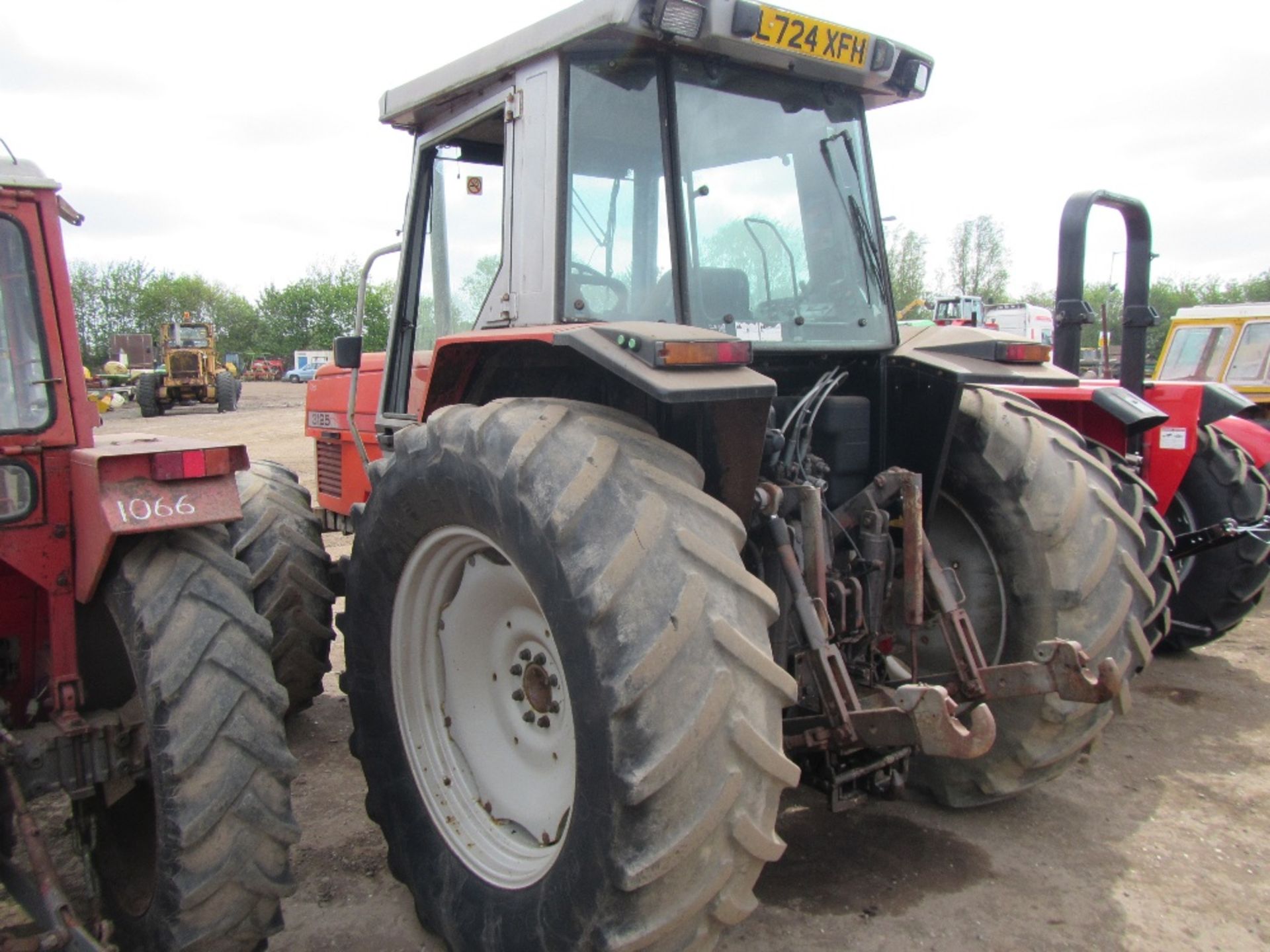 Massey Ferguson 3125 4wd Tractor c/w dynashift Reg. No. 1724 XFH - Image 9 of 17