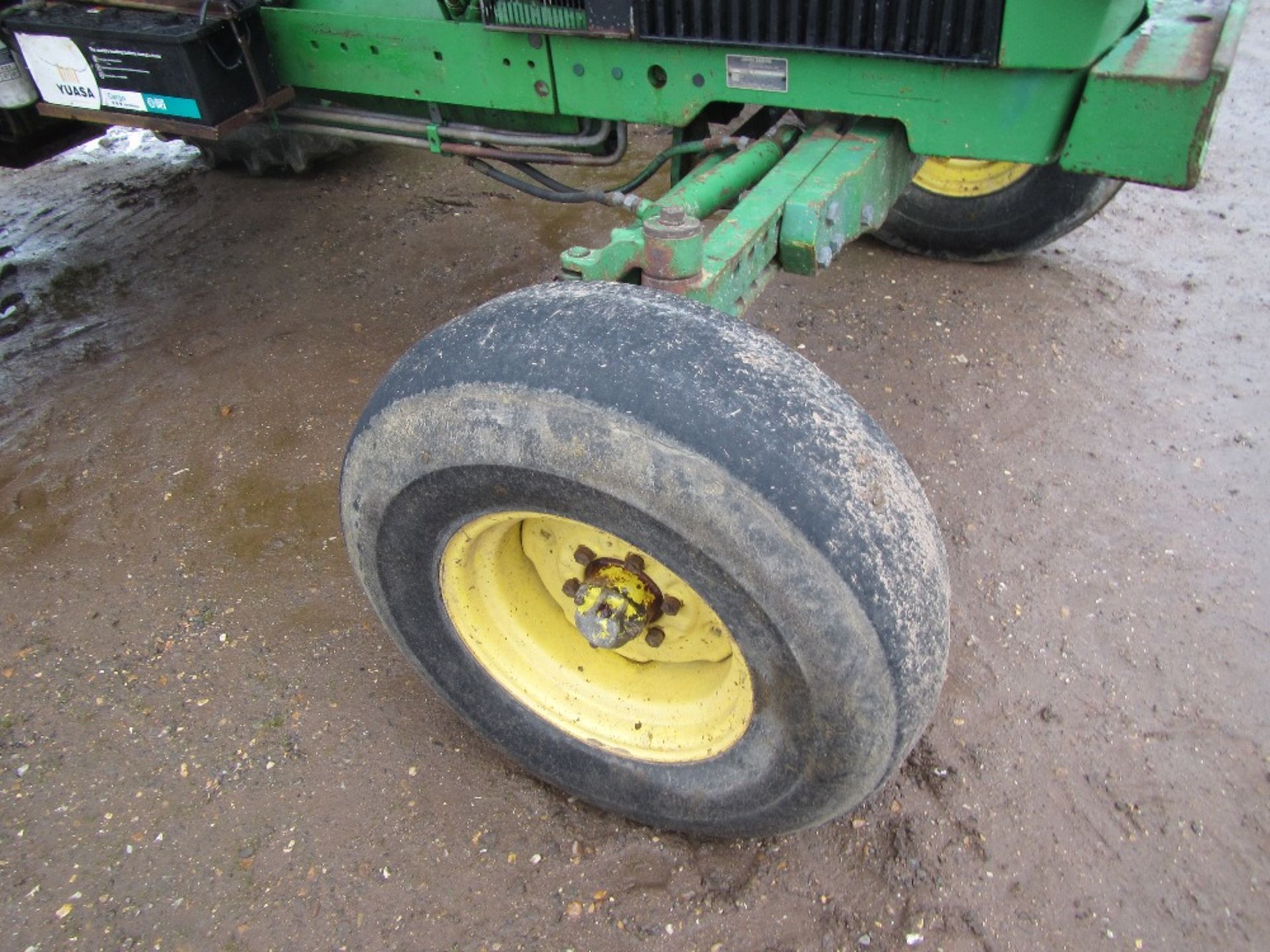 John Deere 3050 2wd Tractor. c/w V5. One owner from new Reg. No. F439 HTA - Image 4 of 12