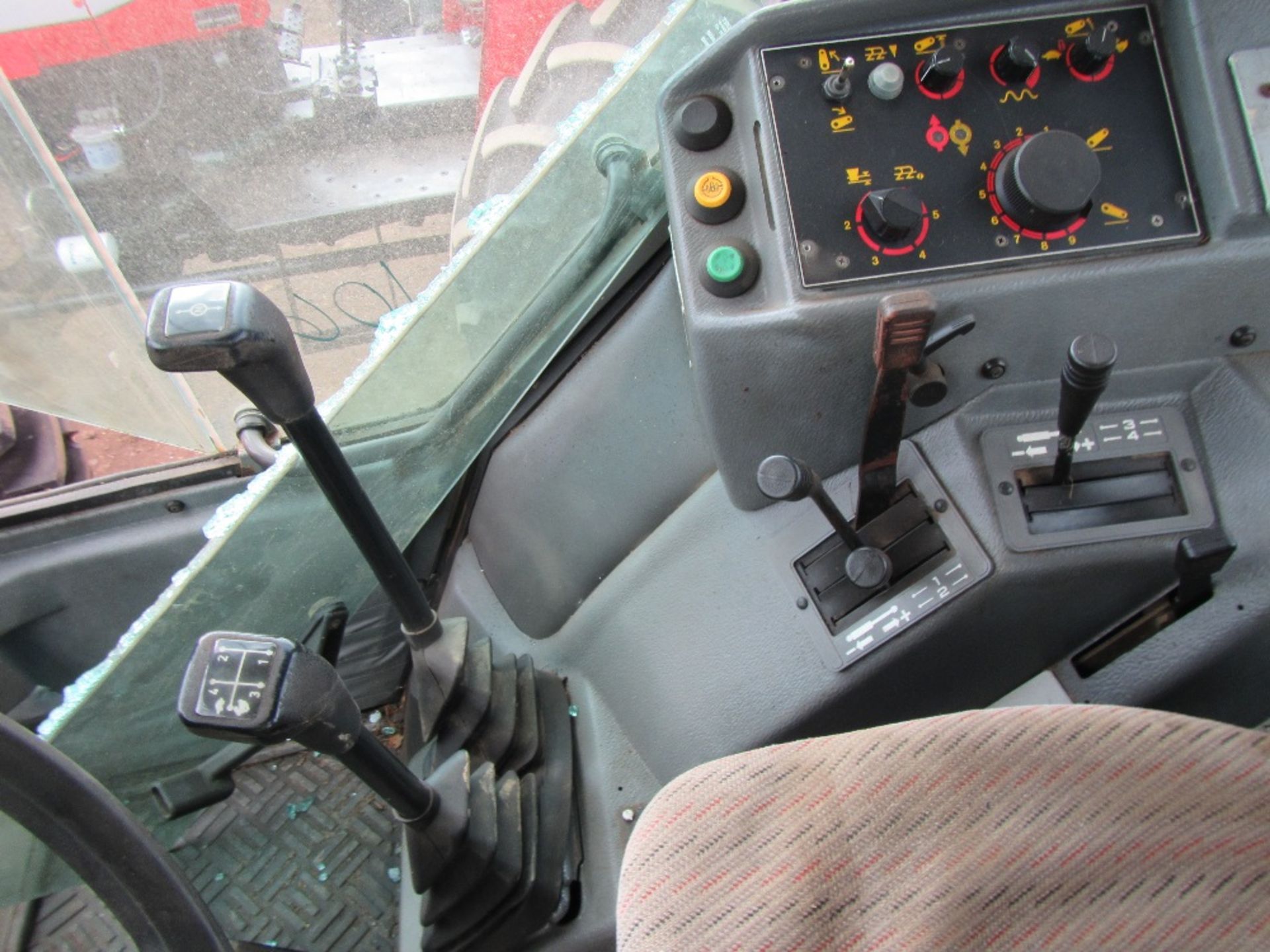 Massey Ferguson 3125 4wd Tractor c/w dynashift Reg. No. 1724 XFH - Image 14 of 17