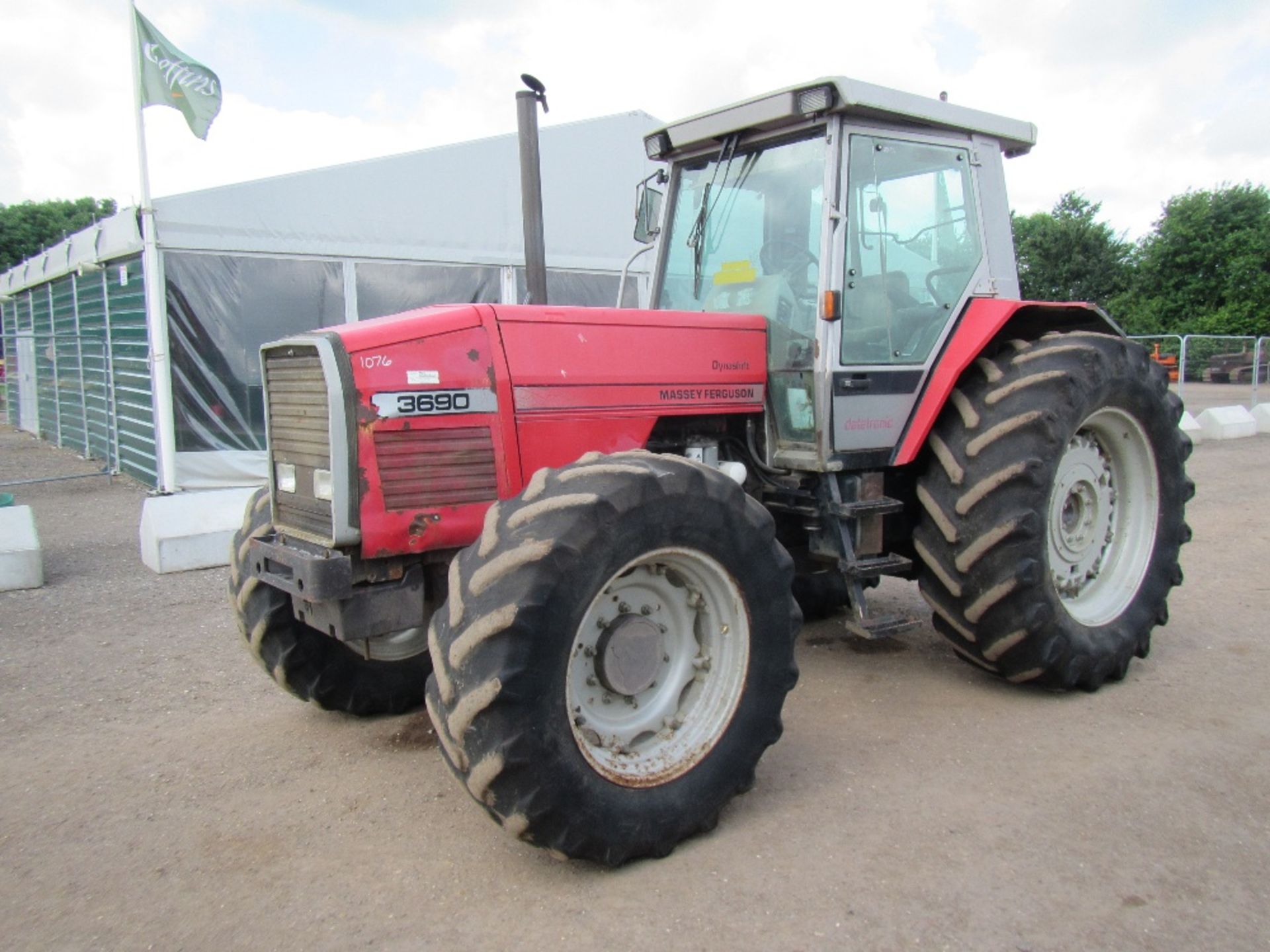 1994 Massey Ferguson 3690 4wd Tractor c/w dynashift transmission & datatronic Hours: 9,650