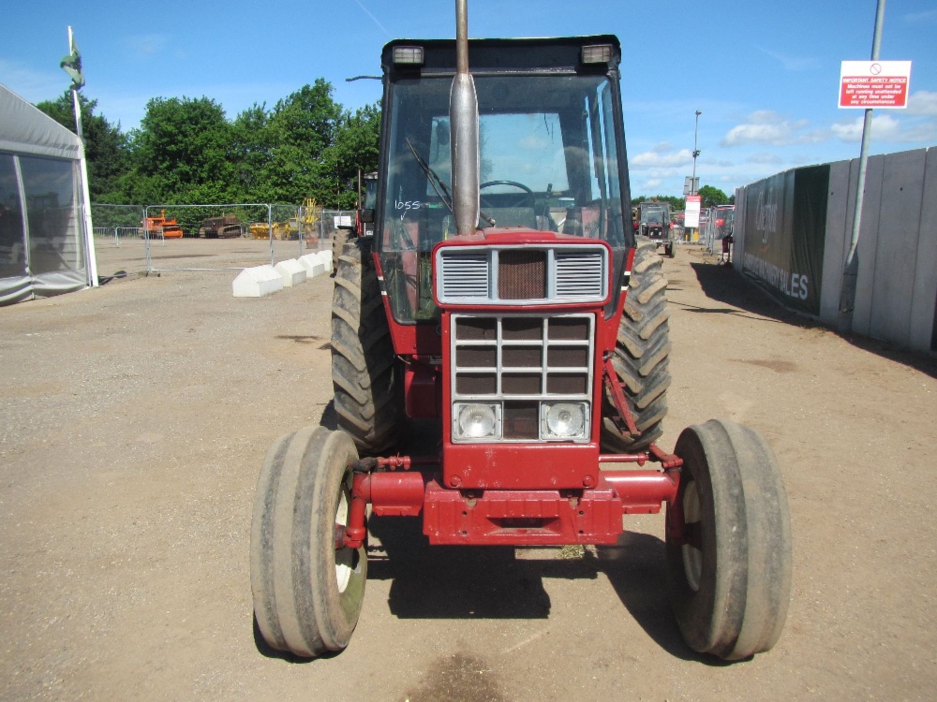 International 955 Tractor - Image 2 of 15